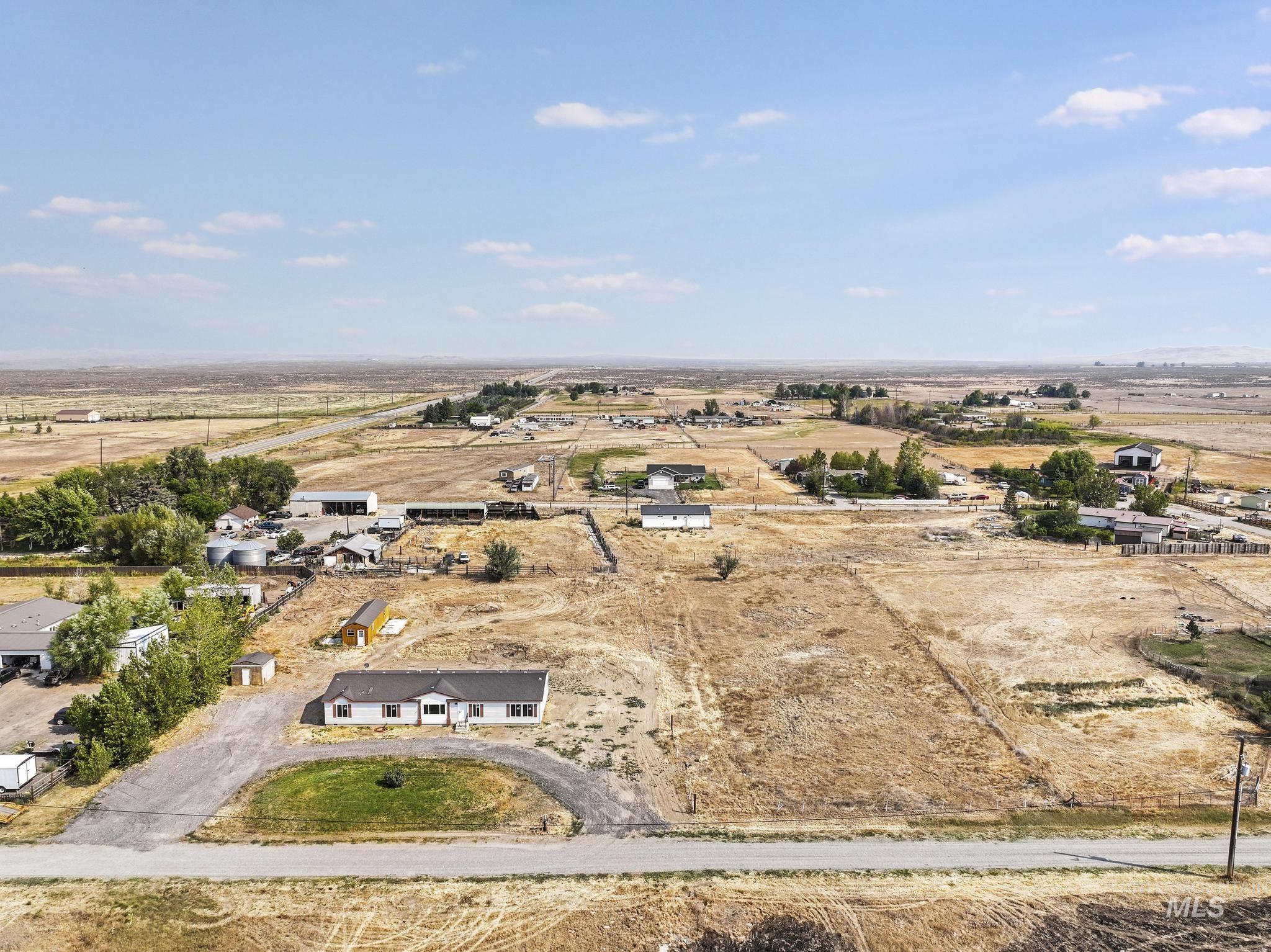 60 E 590 N, Shoshone, Idaho 83352, 3 Bedrooms, 2 Bathrooms, Residential For Sale, Price $400,000,MLS 98997699