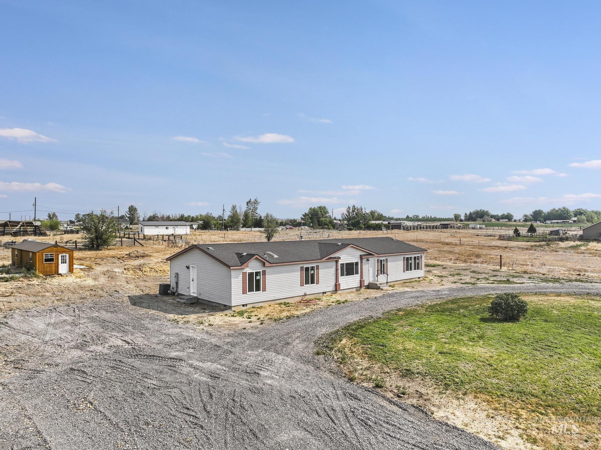 60 E 590 N, Shoshone, Idaho 83352, 3 Bedrooms, 2 Bathrooms, Residential For Sale, Price $400,000,MLS 98997699