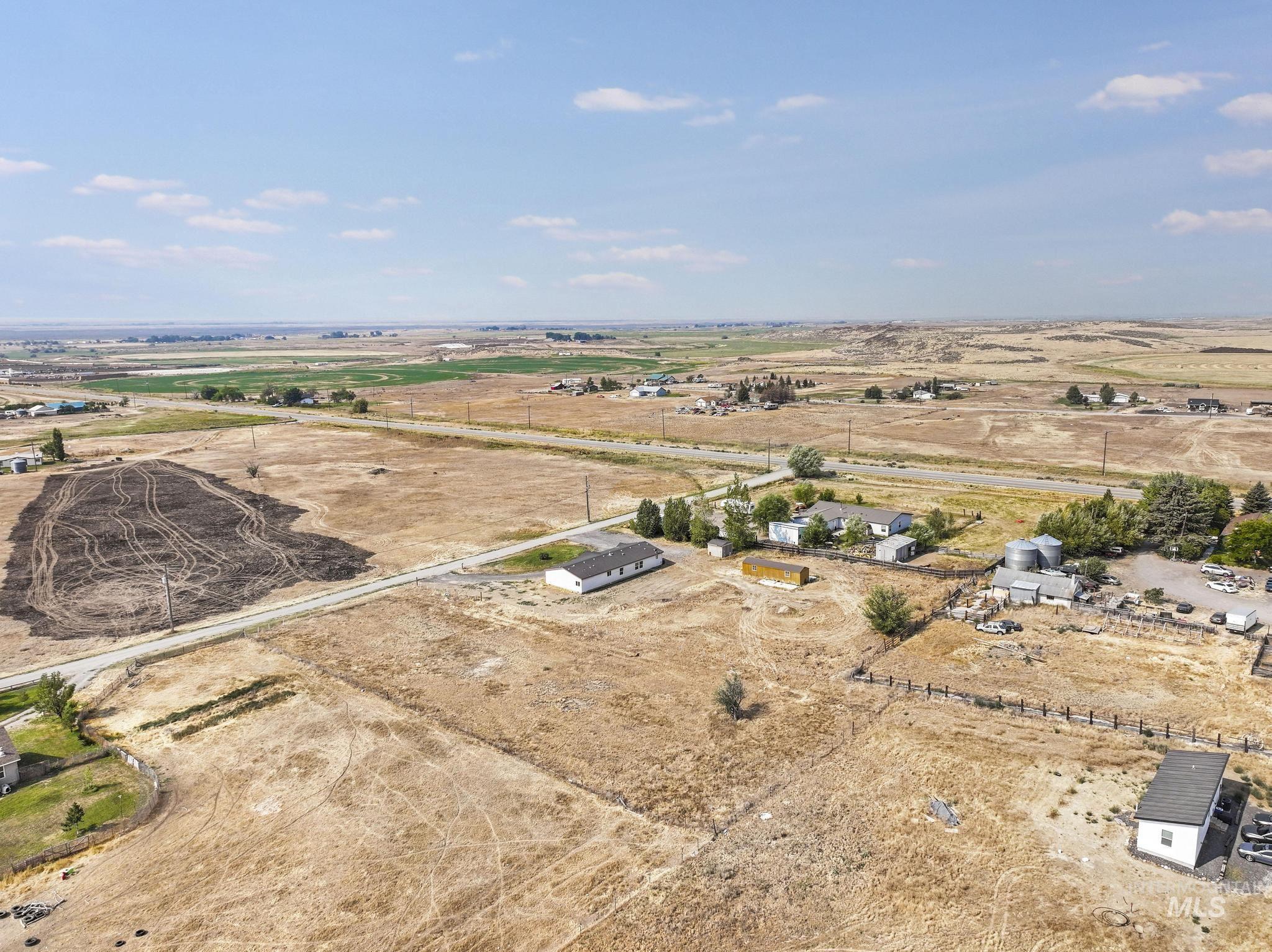 60 E 590 N, Shoshone, Idaho 83352, 3 Bedrooms, 2 Bathrooms, Residential For Sale, Price $400,000,MLS 98997699