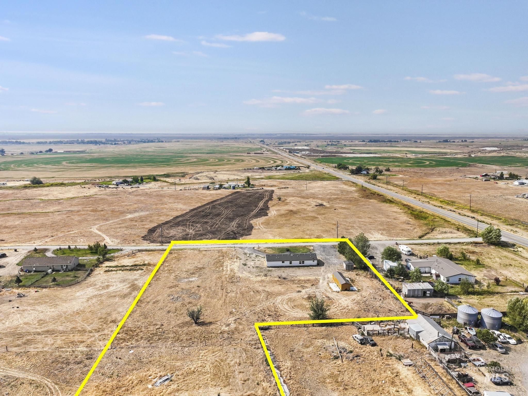 60 E 590 N, Shoshone, Idaho 83352, 3 Bedrooms, 2 Bathrooms, Residential For Sale, Price $400,000,MLS 98997699