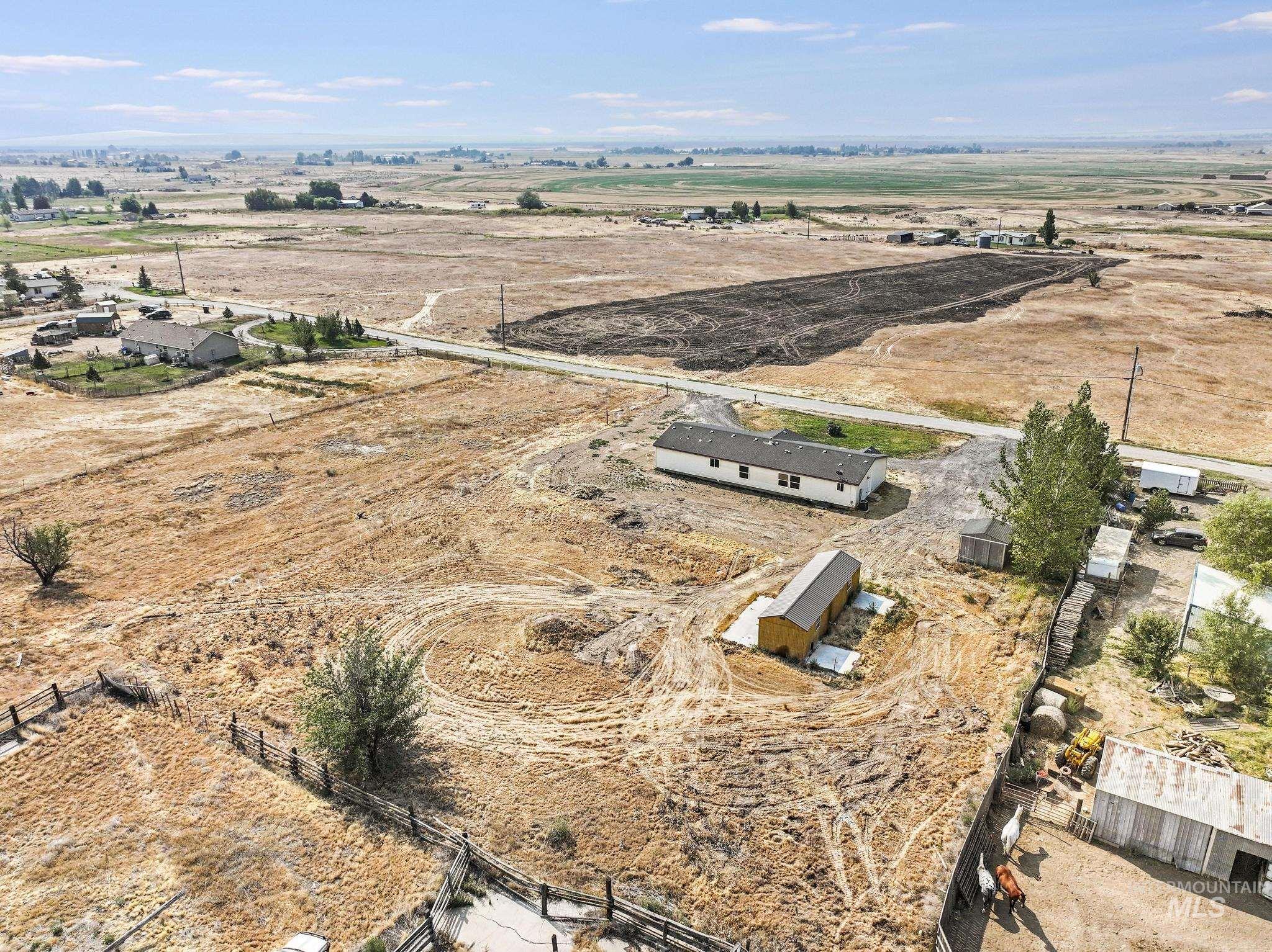 60 E 590 N, Shoshone, Idaho 83352, 3 Bedrooms, 2 Bathrooms, Residential For Sale, Price $400,000,MLS 98997699