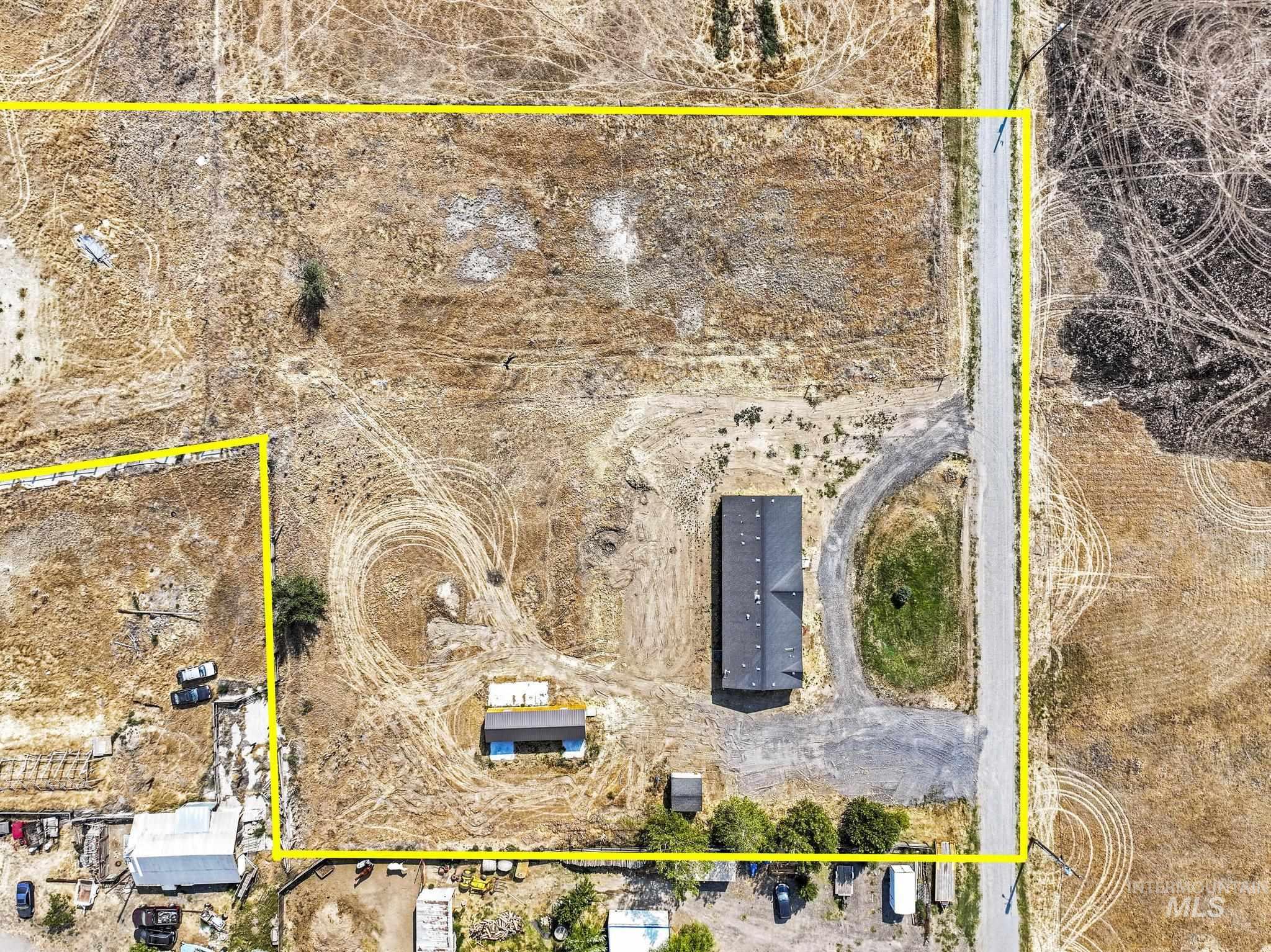 60 E 590 N, Shoshone, Idaho 83352, 3 Bedrooms, 2 Bathrooms, Residential For Sale, Price $400,000,MLS 98997699
