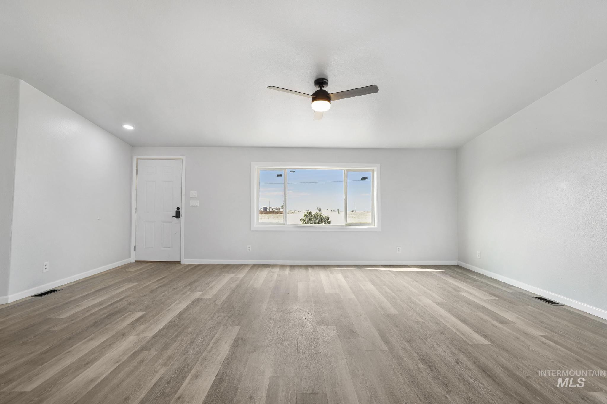 60 E 590 N, Shoshone, Idaho 83352, 3 Bedrooms, 2 Bathrooms, Residential For Sale, Price $400,000,MLS 98997699