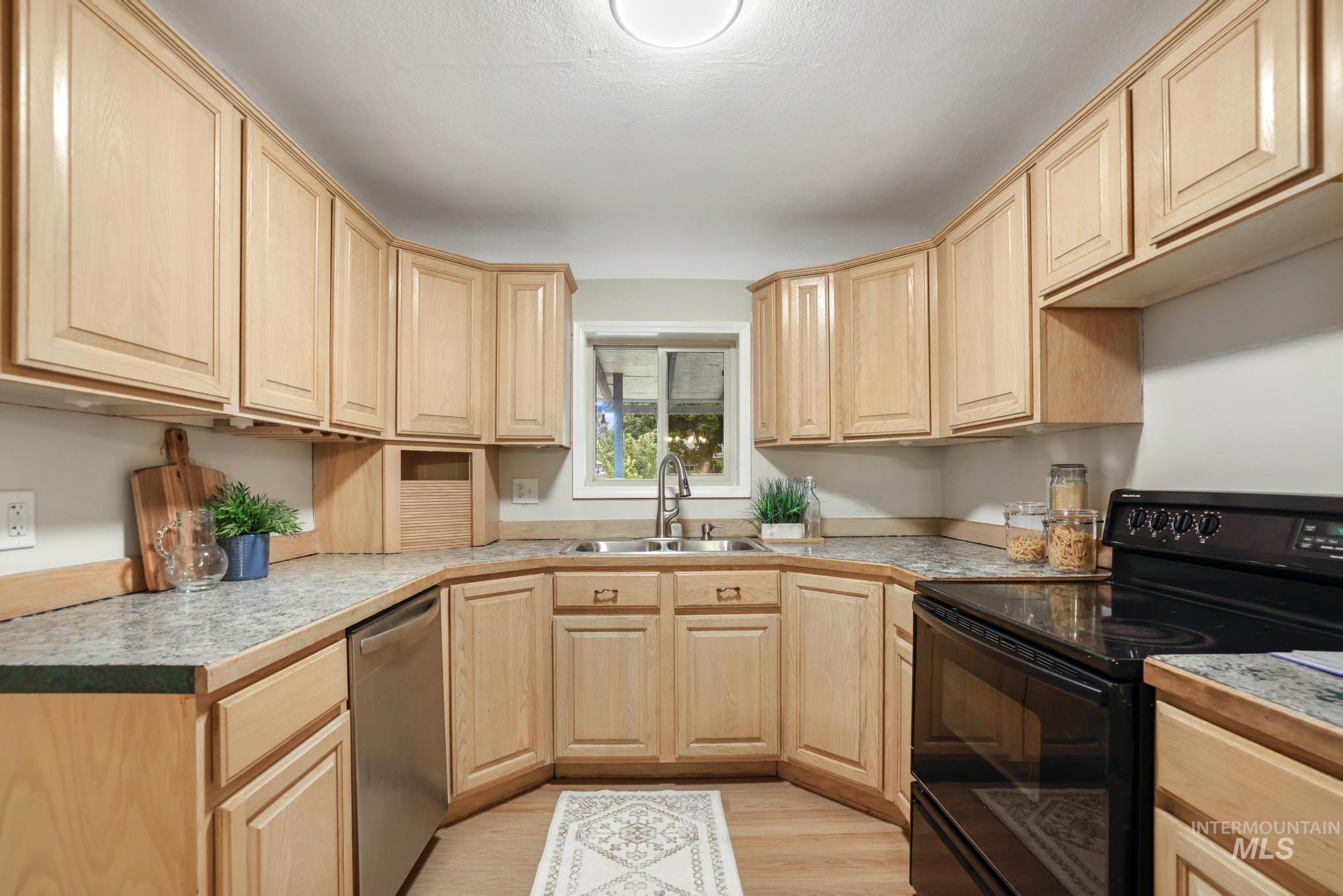 474 Polk St., Twin Falls, Idaho 83301, 2 Bedrooms, 1 Bathroom, Residential For Sale, Price $269,000,MLS 98997705