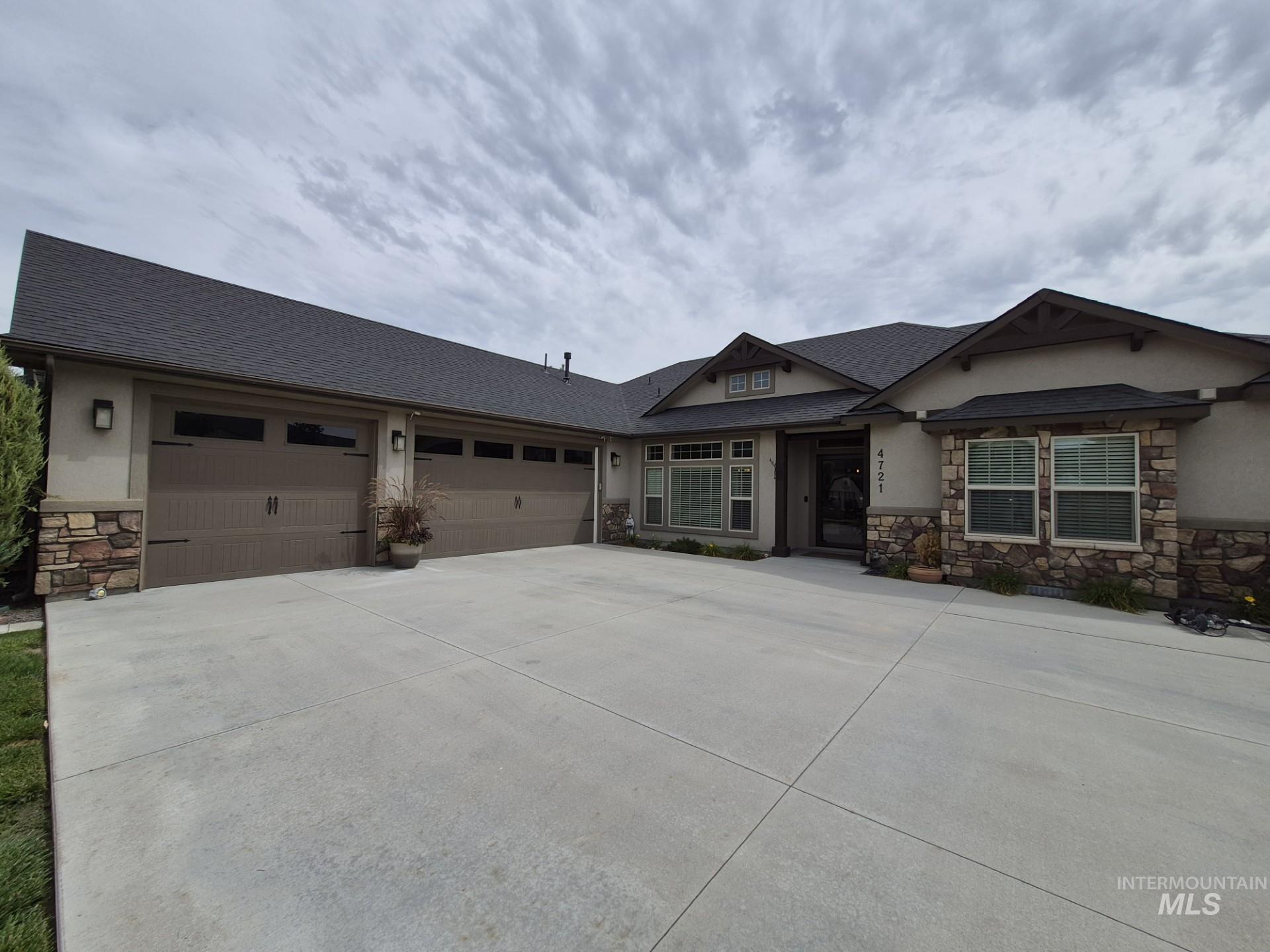 4721 Middlesboro, Caldwell, Idaho 83607, 4 Bedrooms, 2 Bathrooms, Residential For Sale, Price $689,000, 98997708