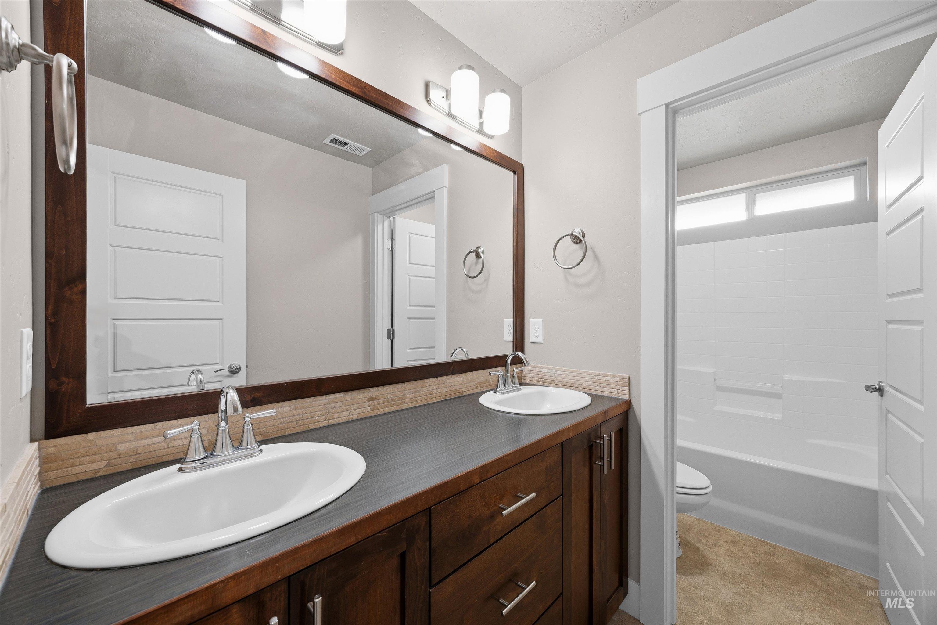 10049 W Chino Dr, Star, Idaho 83669, 4 Bedrooms, 3 Bathrooms, Residential For Sale, Price $609,900,MLS 98997715