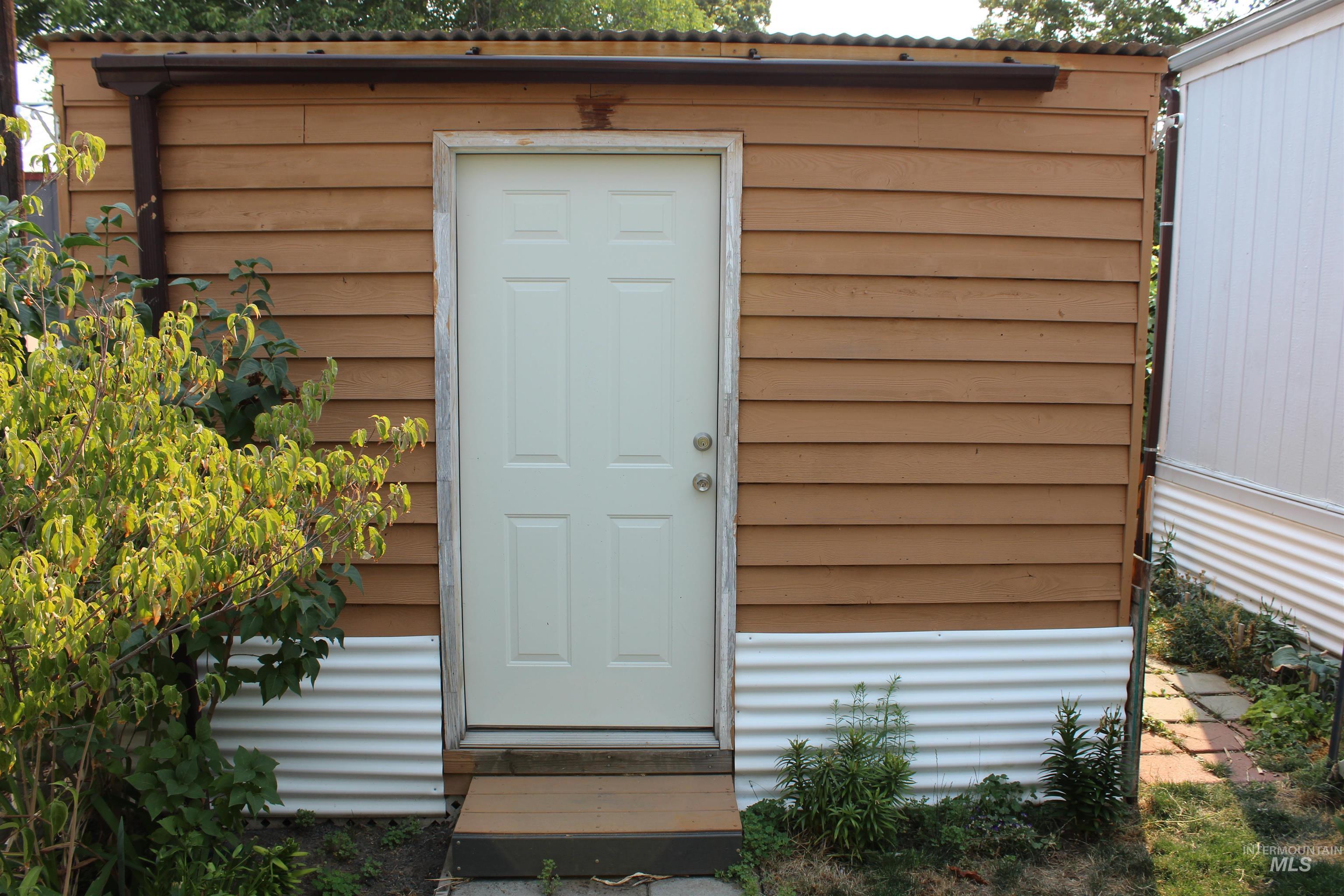 631 Preston Avenue, Lewiston, Idaho 83501, 2 Bedrooms, 1.5 Bathrooms, Residential For Sale, Price $88,999,MLS 98997720