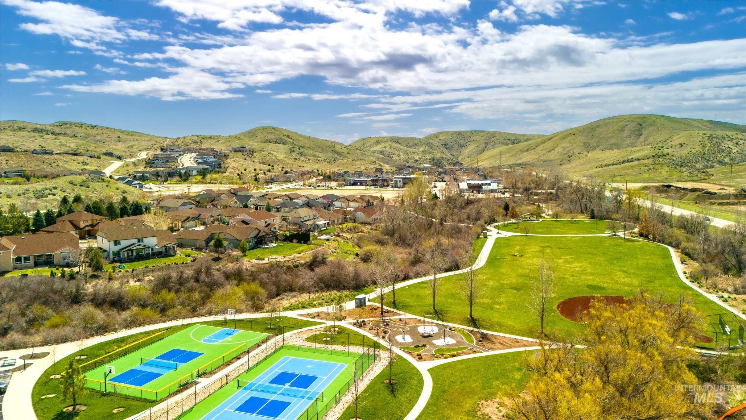 32006 N Swire Green, Eagle, Idaho 83629, 3 Bedrooms, 2 Bathrooms, Residential For Sale, Price $499,900,MLS 98997723