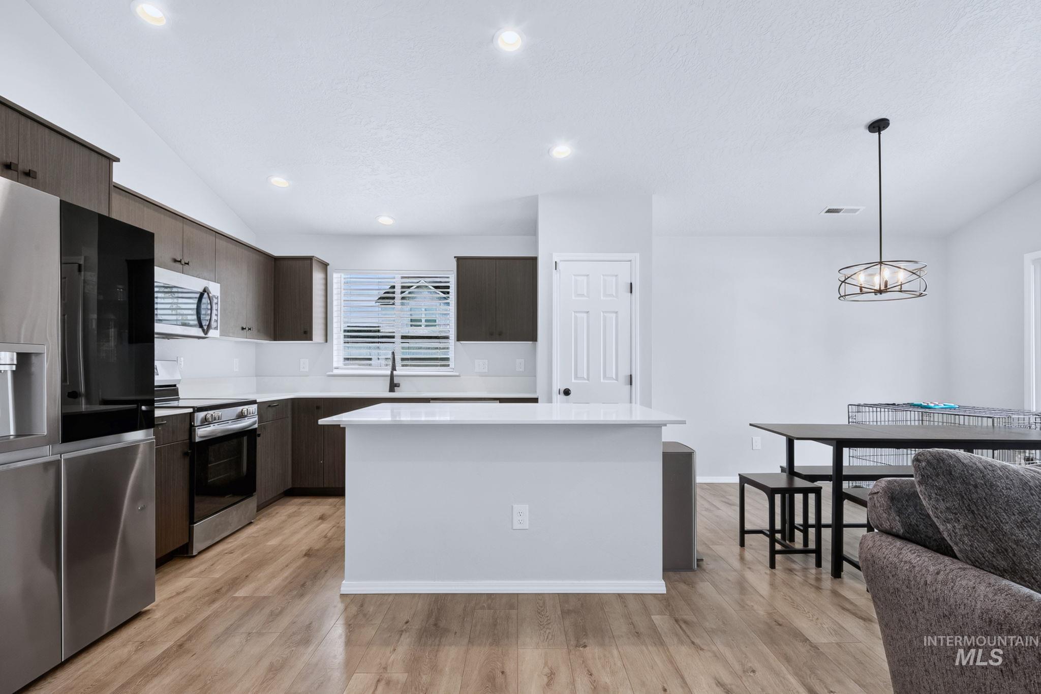 118 Golinda Ave, Caldwell, Idaho 83605, 3 Bedrooms, 2 Bathrooms, Residential For Sale, Price $405,000,MLS 98997728