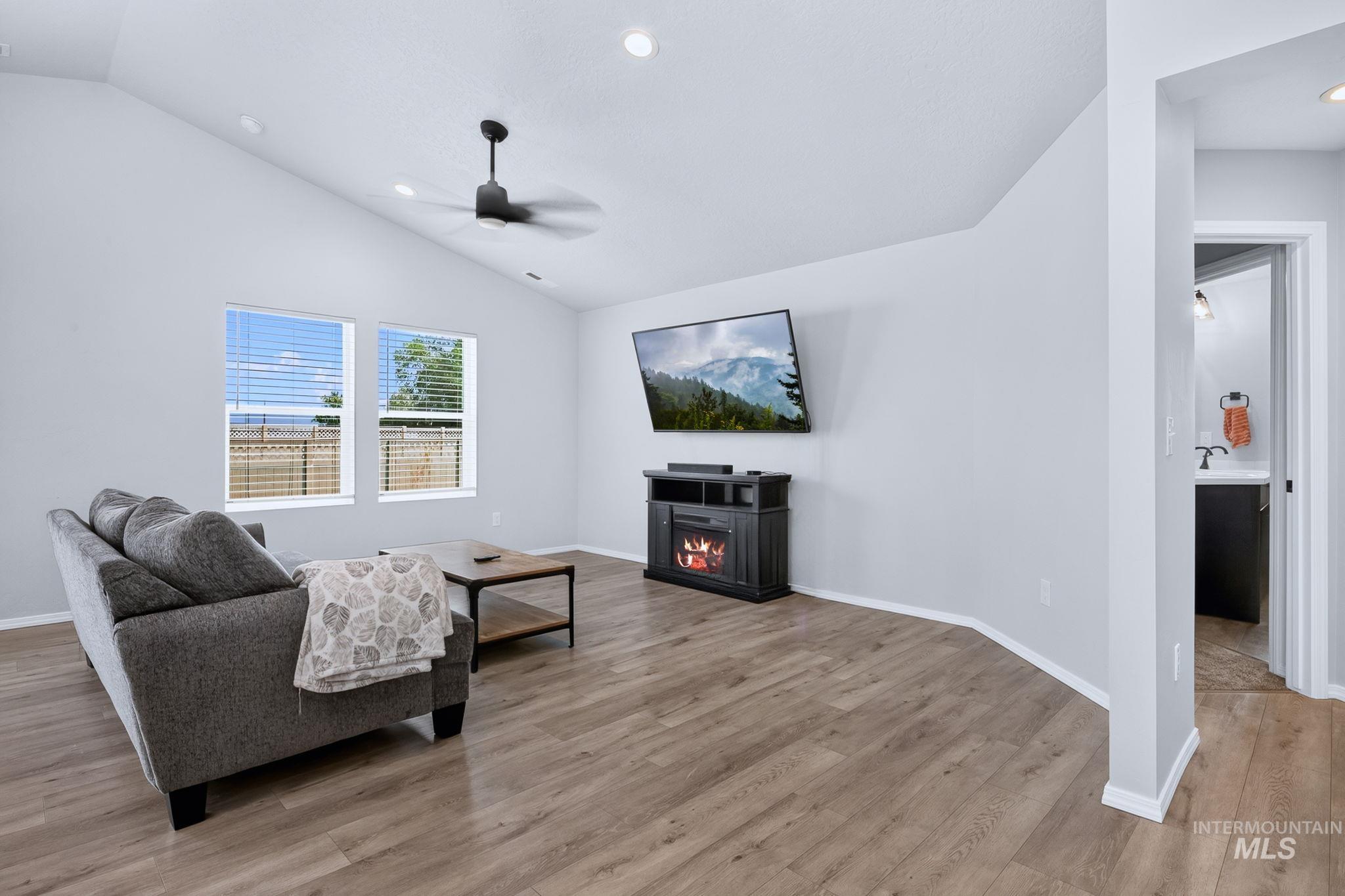 118 Golinda Ave, Caldwell, Idaho 83605, 3 Bedrooms, 2 Bathrooms, Residential For Sale, Price $405,000,MLS 98997728