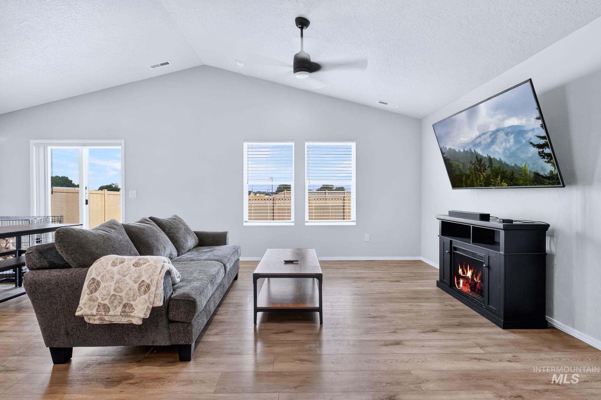 118 Golinda Ave, Caldwell, Idaho 83605, 3 Bedrooms, 2 Bathrooms, Residential For Sale, Price $405,000,MLS 98997728