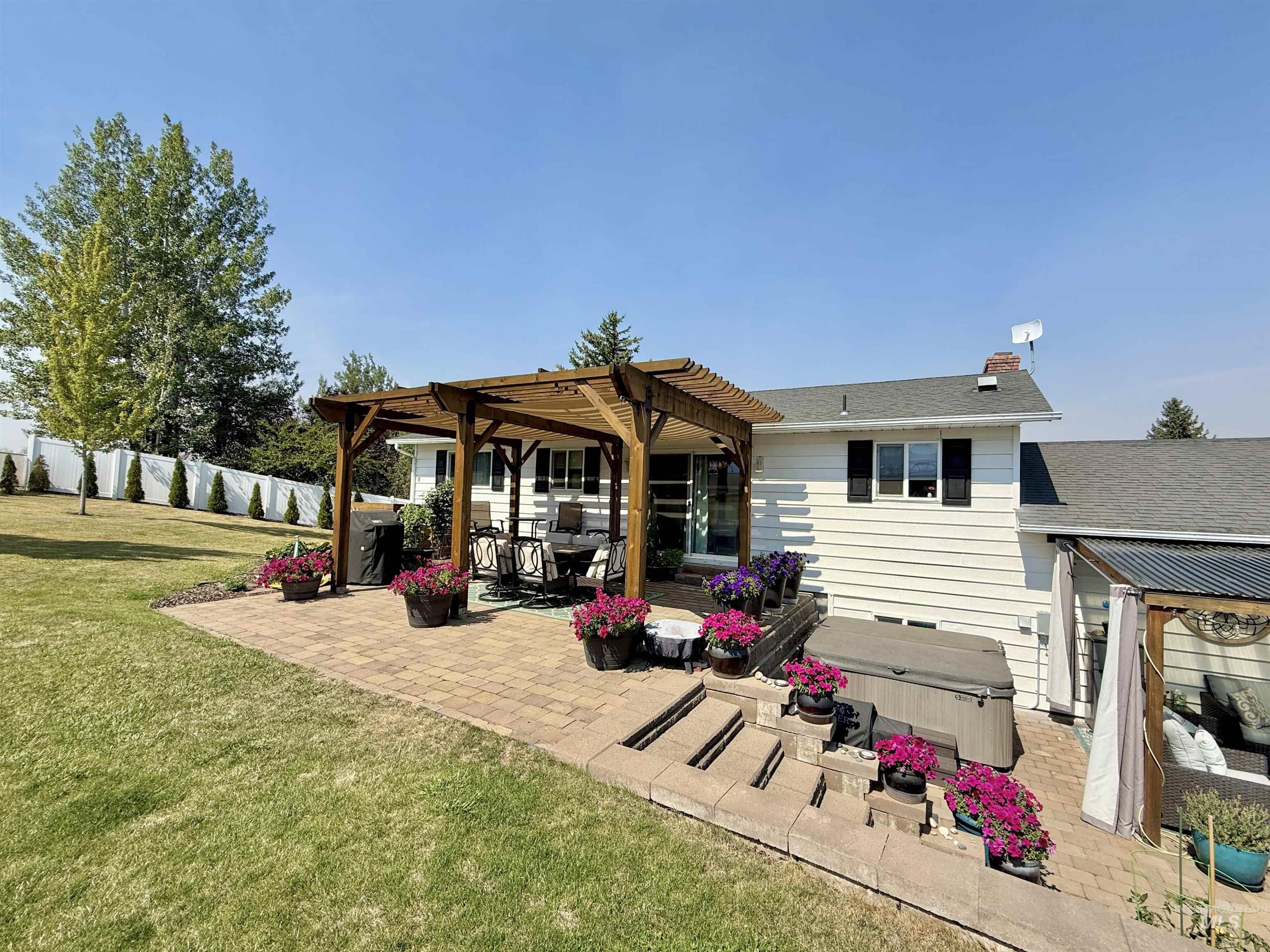 636 Dawn Drive, Grangeville, Idaho 83530, 3 Bedrooms, 2 Bathrooms, Residential For Sale, Price $550,000,MLS 98997745