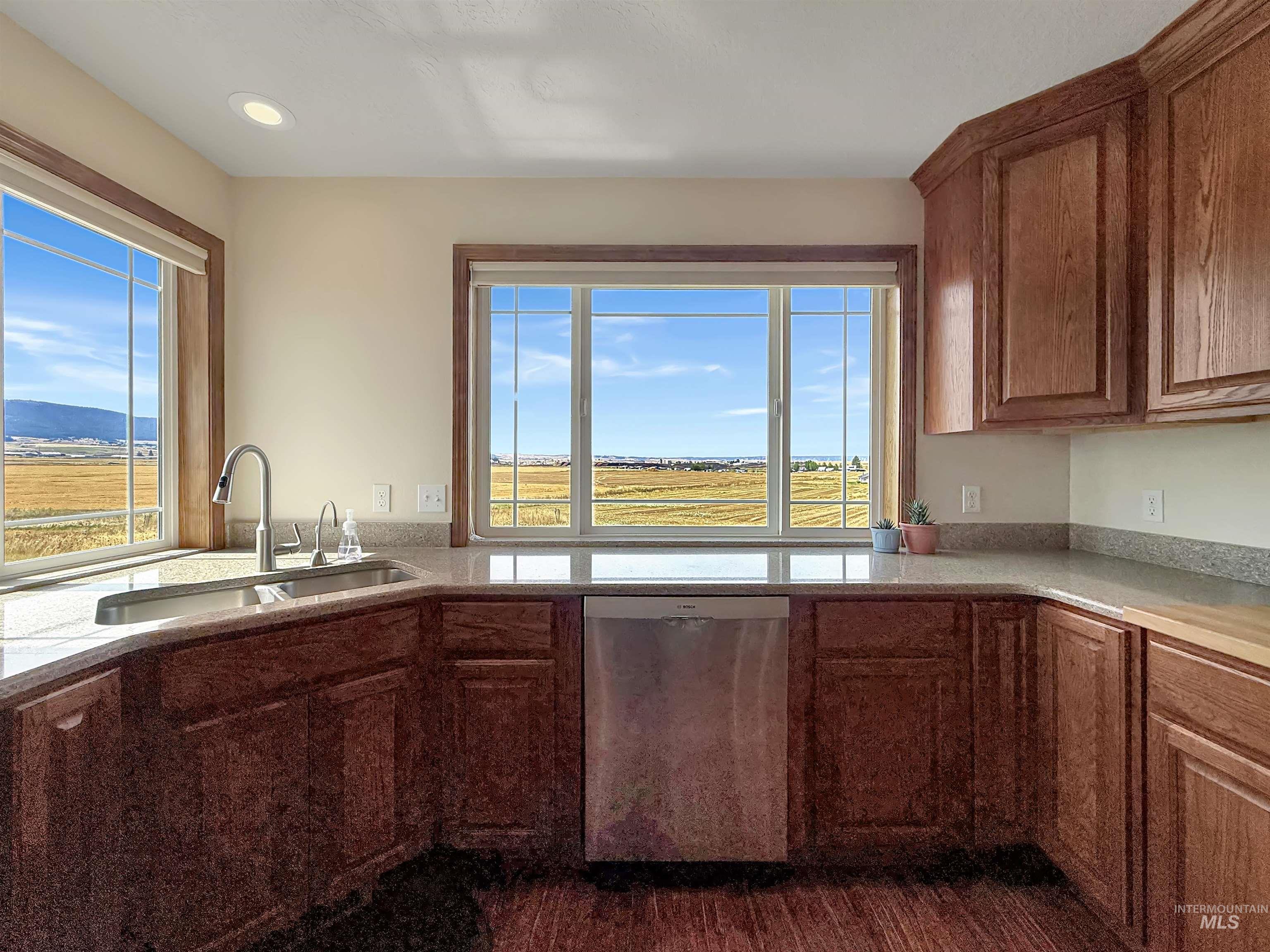 148 Meadow Grass Loop, Grangeville, Idaho 83530, 3 Bedrooms, 3 Bathrooms, Residential For Sale, Price $637,500,MLS 98997752
