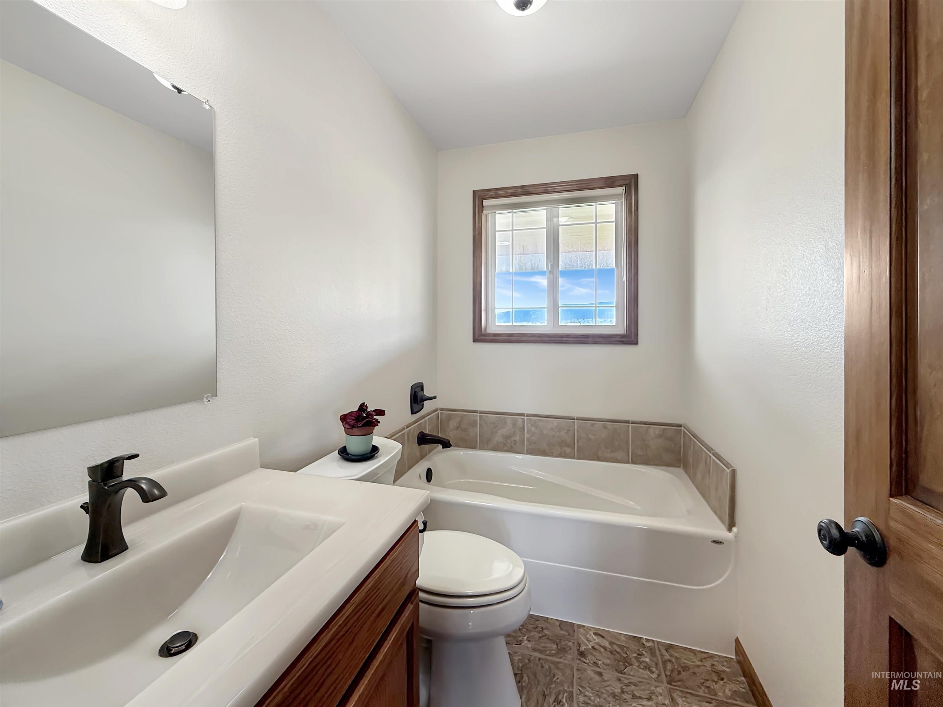 148 Meadow Grass Loop, Grangeville, Idaho 83530, 3 Bedrooms, 3 Bathrooms, Residential For Sale, Price $637,500,MLS 98997752