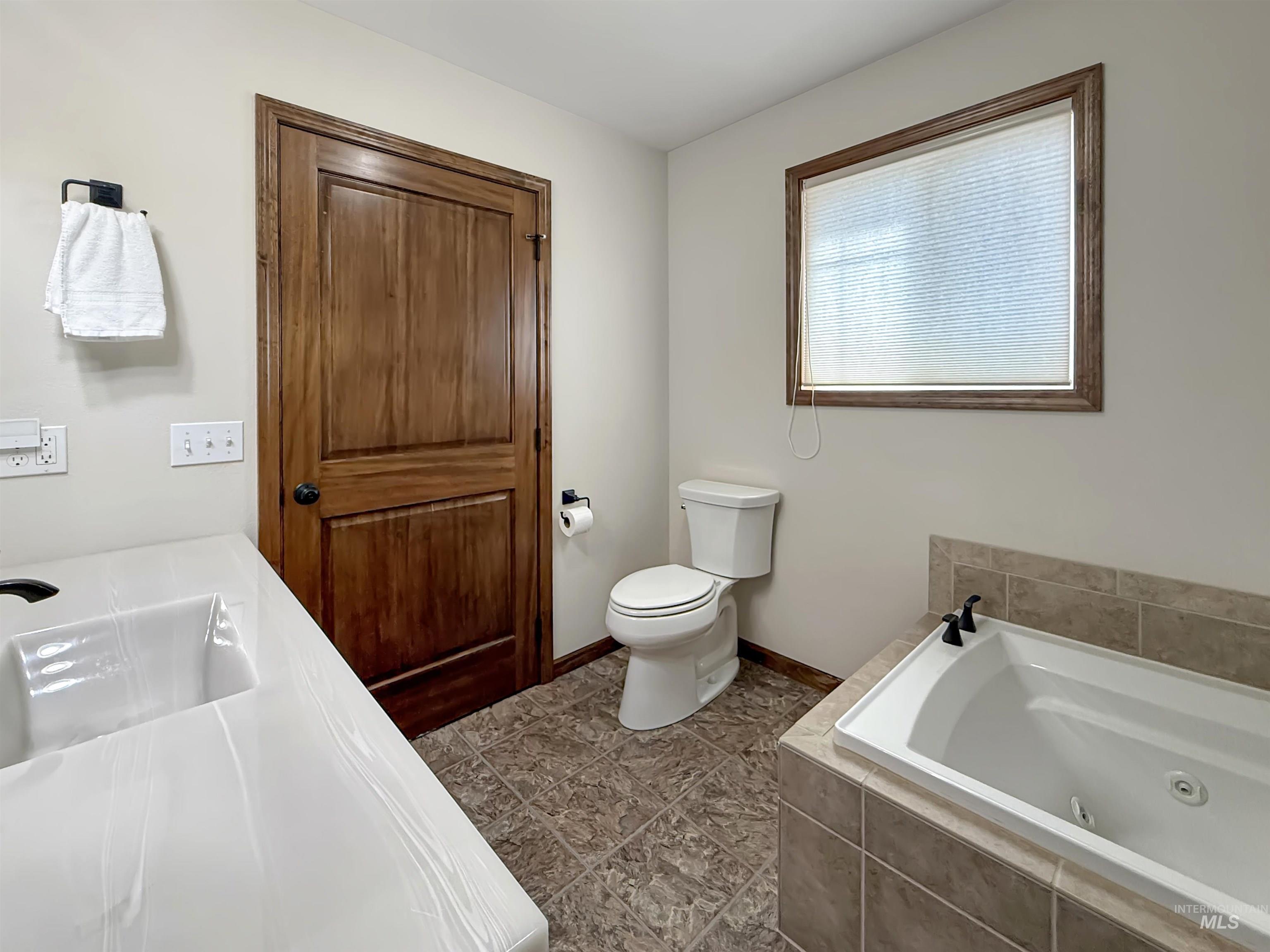 148 Meadow Grass Loop, Grangeville, Idaho 83530, 3 Bedrooms, 3 Bathrooms, Residential For Sale, Price $637,500,MLS 98997752