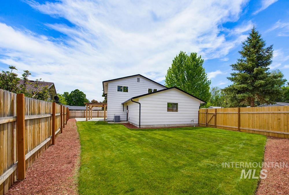 670 S Berwick Dr, Boise, Idaho 83706, 3 Bedrooms, 3 Bathrooms, Residential For Sale, Price $644,900,MLS 98997753