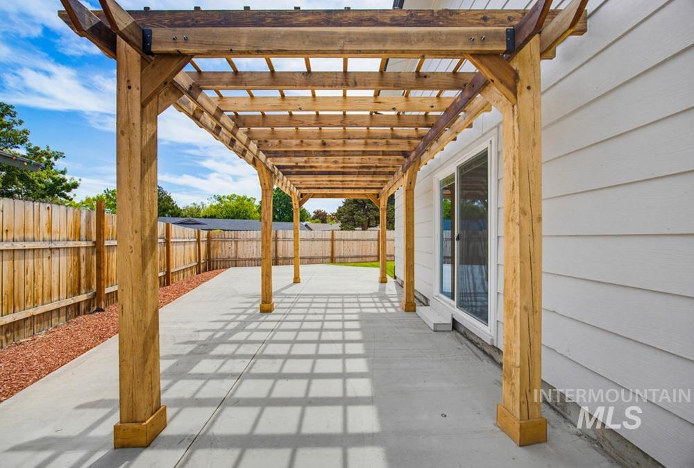 670 S Berwick Dr, Boise, Idaho 83706, 3 Bedrooms, 3 Bathrooms, Residential For Sale, Price $644,900,MLS 98997753