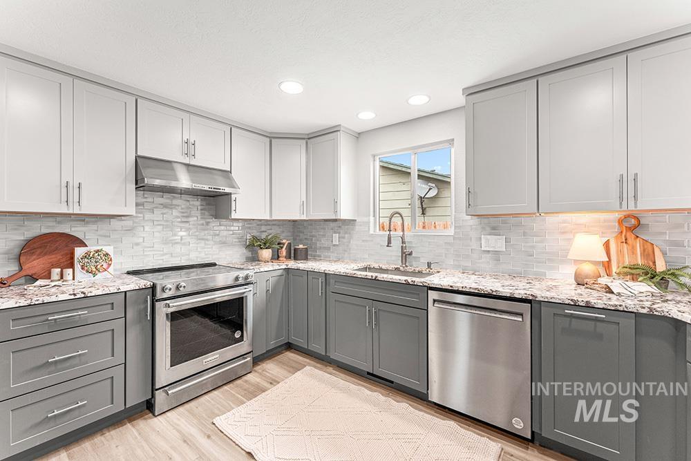670 S Berwick Dr, Boise, Idaho 83706, 3 Bedrooms, 3 Bathrooms, Residential For Sale, Price $644,900,MLS 98997753