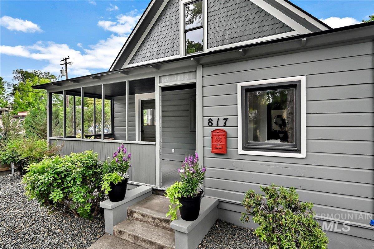 817 W Thatcher Street, Boise, Idaho 83702, 3 Bedrooms, 1 Bathroom, Residential For Sale, Price $639,000,MLS 98997756