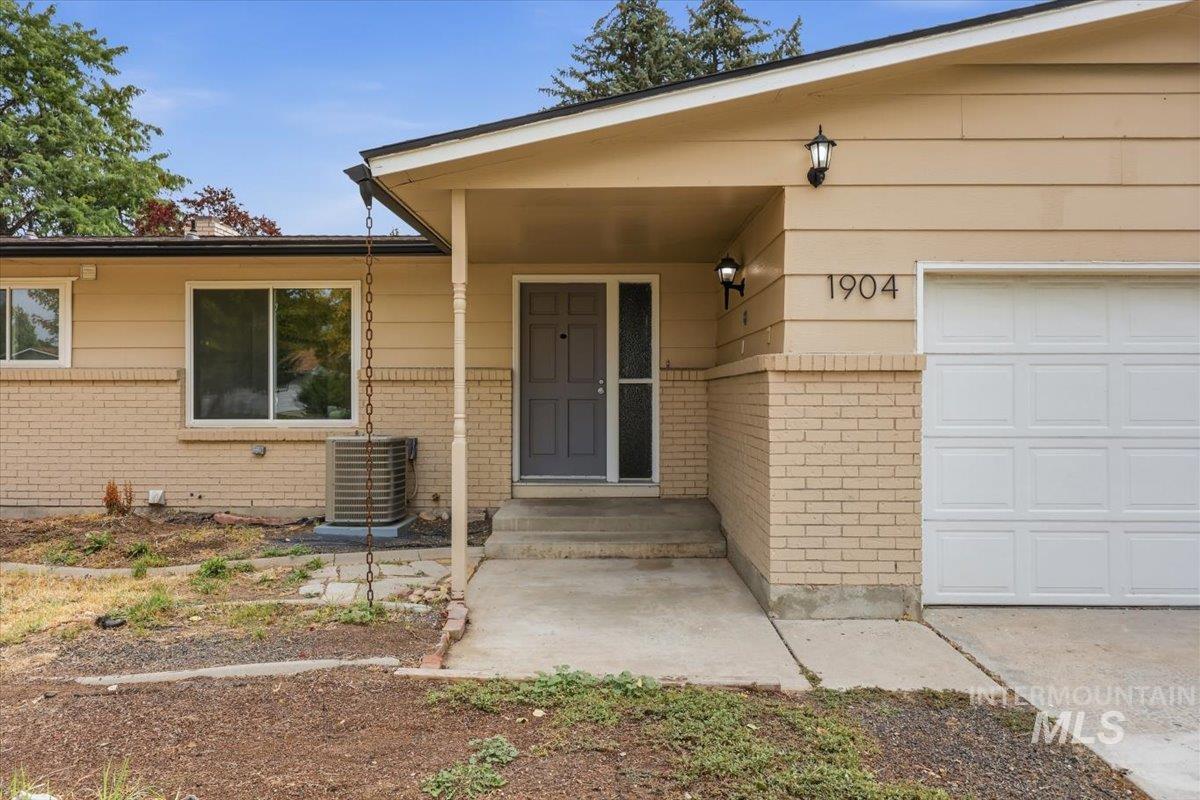 1904 NW 8th St, Meridian, Idaho 83646, 5 Bedrooms, 2 Bathrooms, Residential For Sale, Price $465,000,MLS 98997769