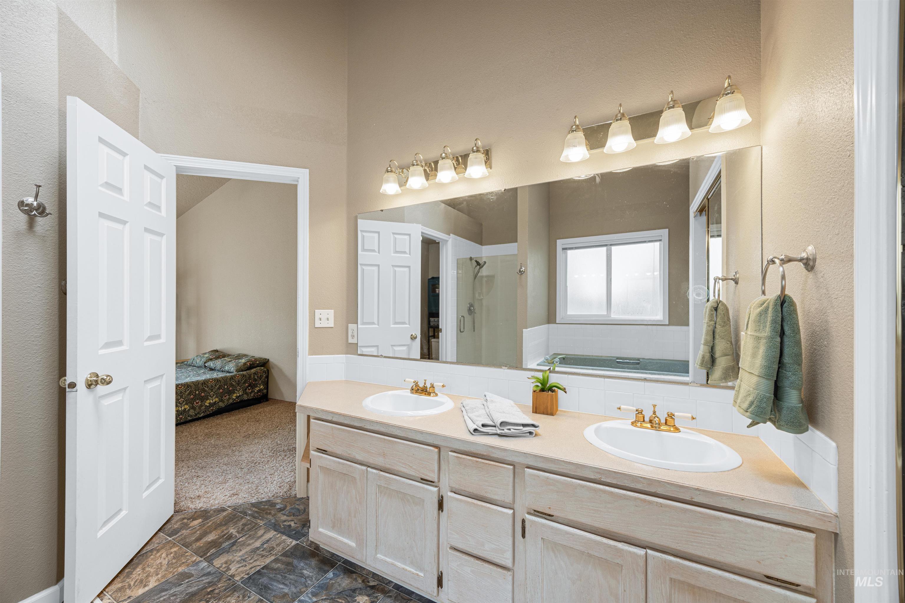 6501 Outlook Dr, Boise, Idaho 83714, 3 Bedrooms, 2 Bathrooms, Residential For Sale, Price $499,000, 98997795