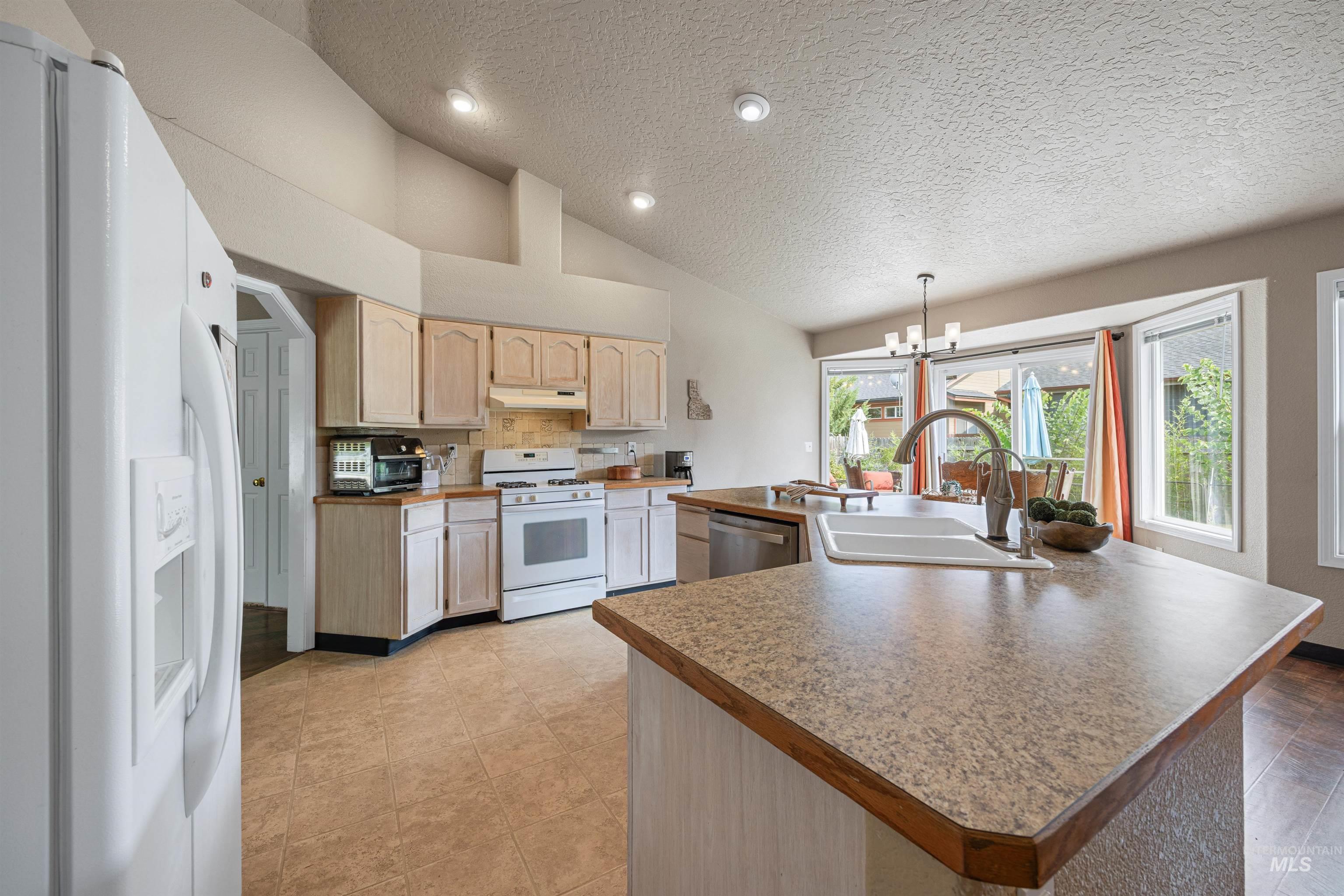 6501 Outlook Dr, Boise, Idaho 83714, 3 Bedrooms, 2 Bathrooms, Residential For Sale, Price $499,000, 98997795