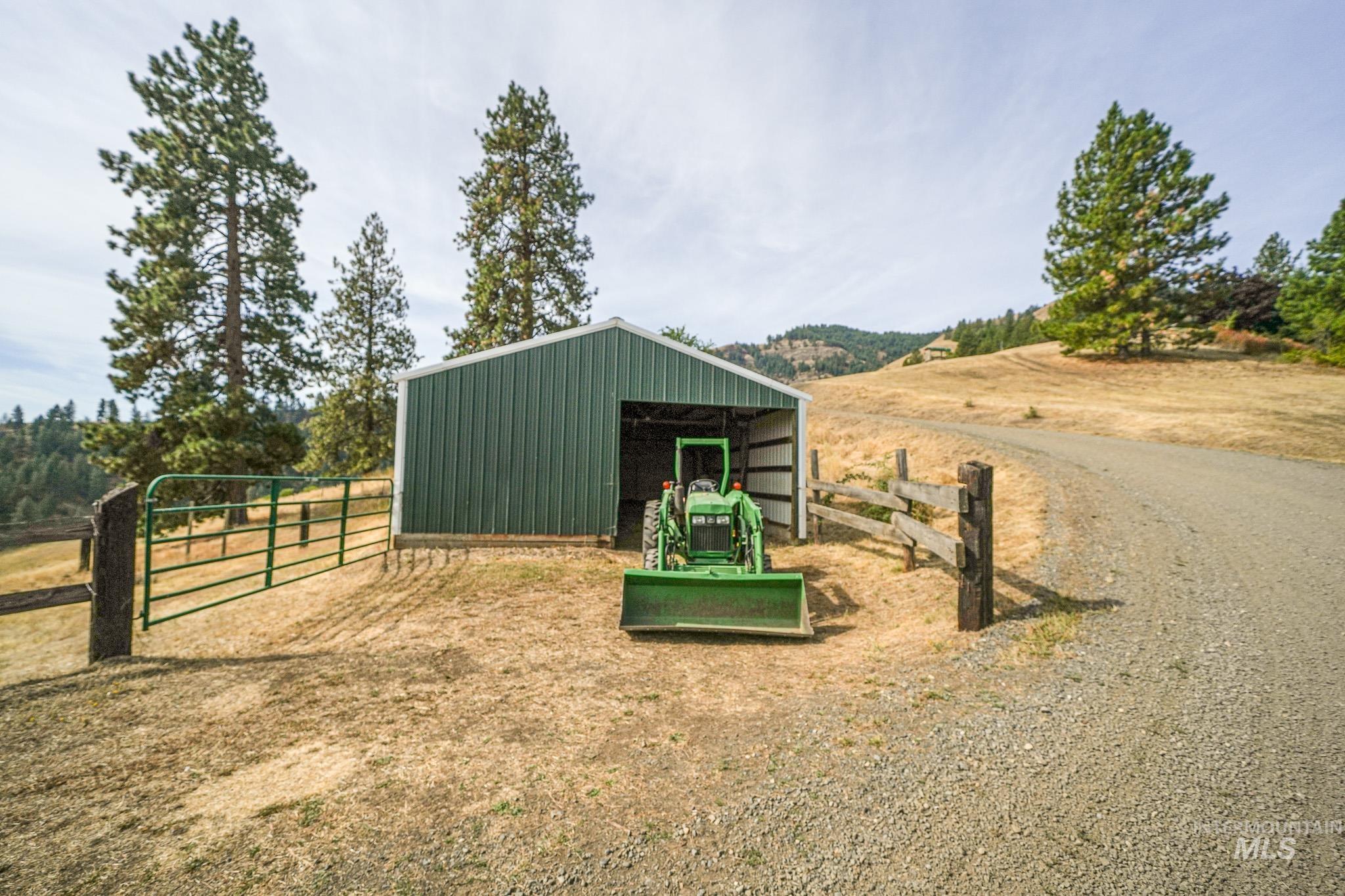 161 Saddle Ridge Road, White Bird, Idaho 83554, 3 Bedrooms, 2.5 Bathrooms, Residential For Sale, Price $545,000,MLS 98997808