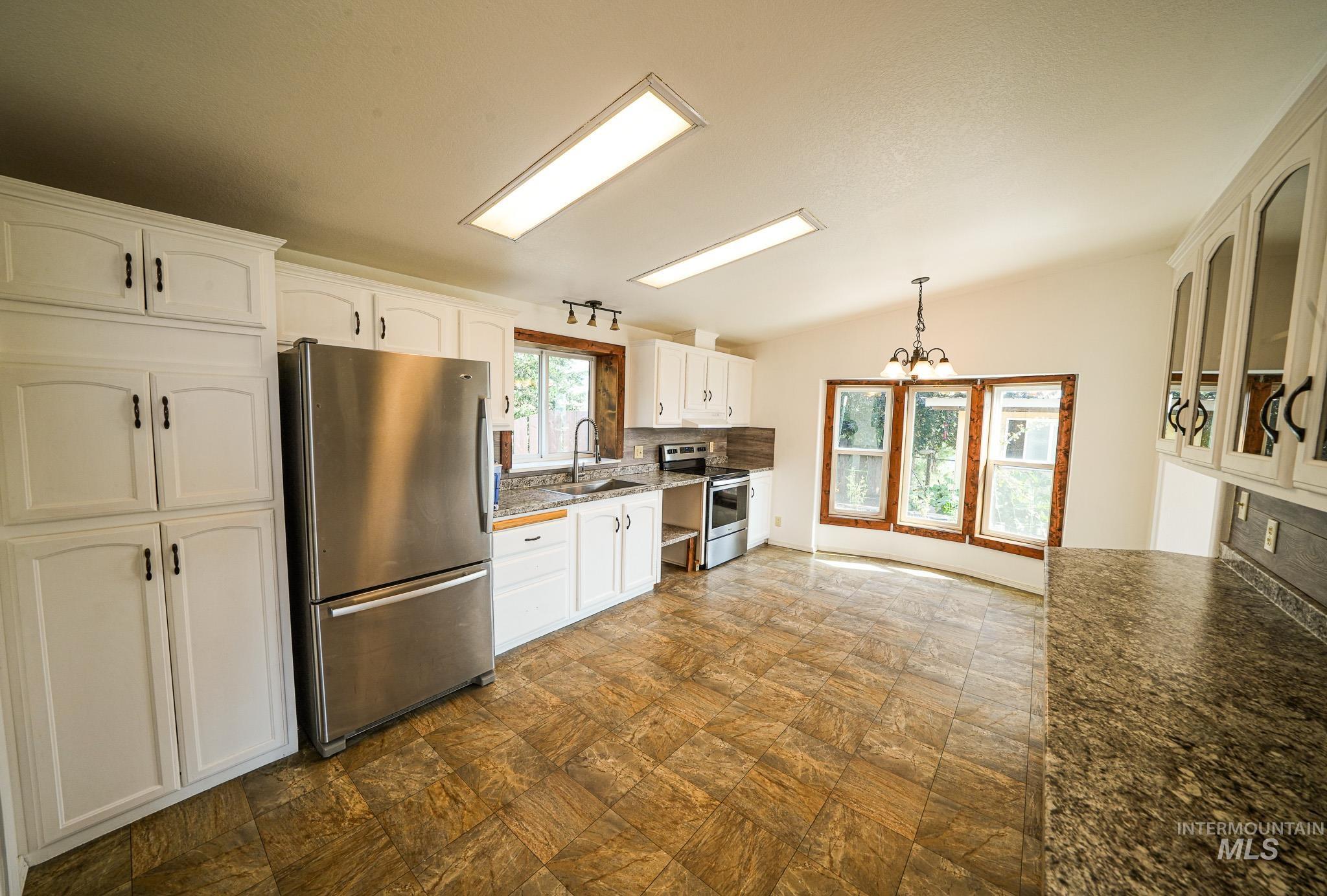 161 Saddle Ridge Road, White Bird, Idaho 83554, 3 Bedrooms, 2.5 Bathrooms, Residential For Sale, Price $545,000,MLS 98997808