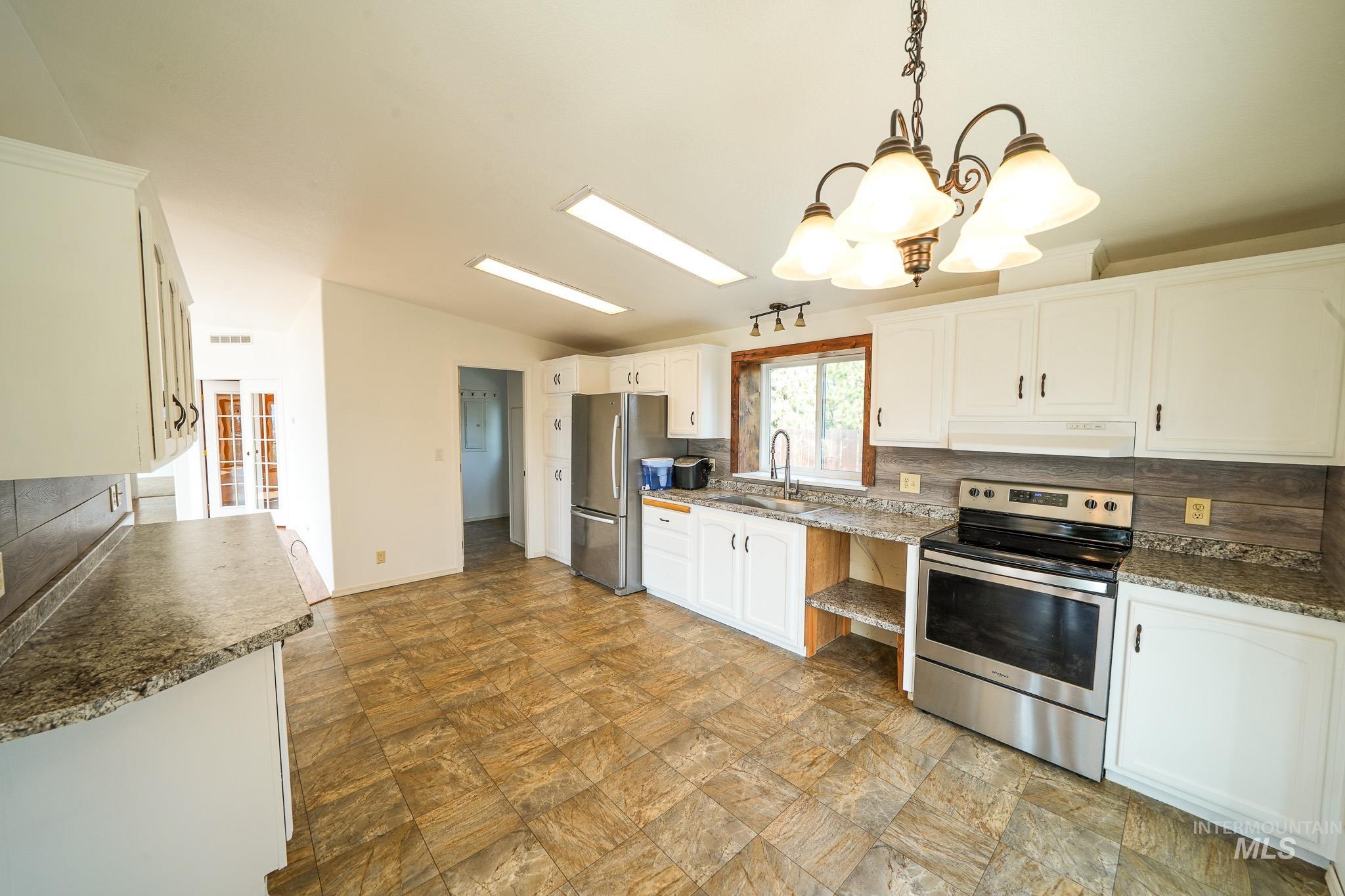 161 Saddle Ridge Road, White Bird, Idaho 83554, 3 Bedrooms, 2.5 Bathrooms, Residential For Sale, Price $545,000,MLS 98997808