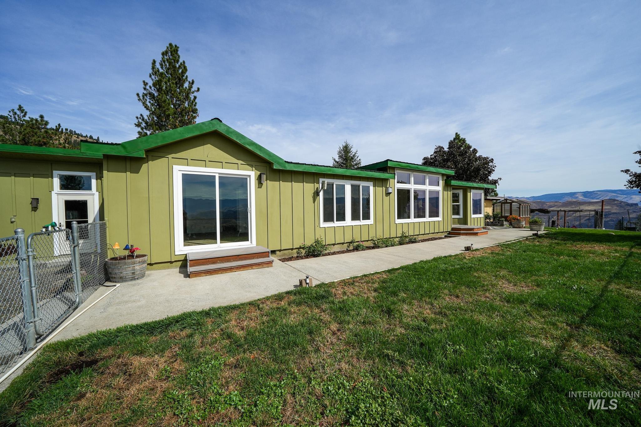 161 Saddle Ridge Road, White Bird, Idaho 83554, 3 Bedrooms, 2.5 Bathrooms, Residential For Sale, Price $545,000,MLS 98997808