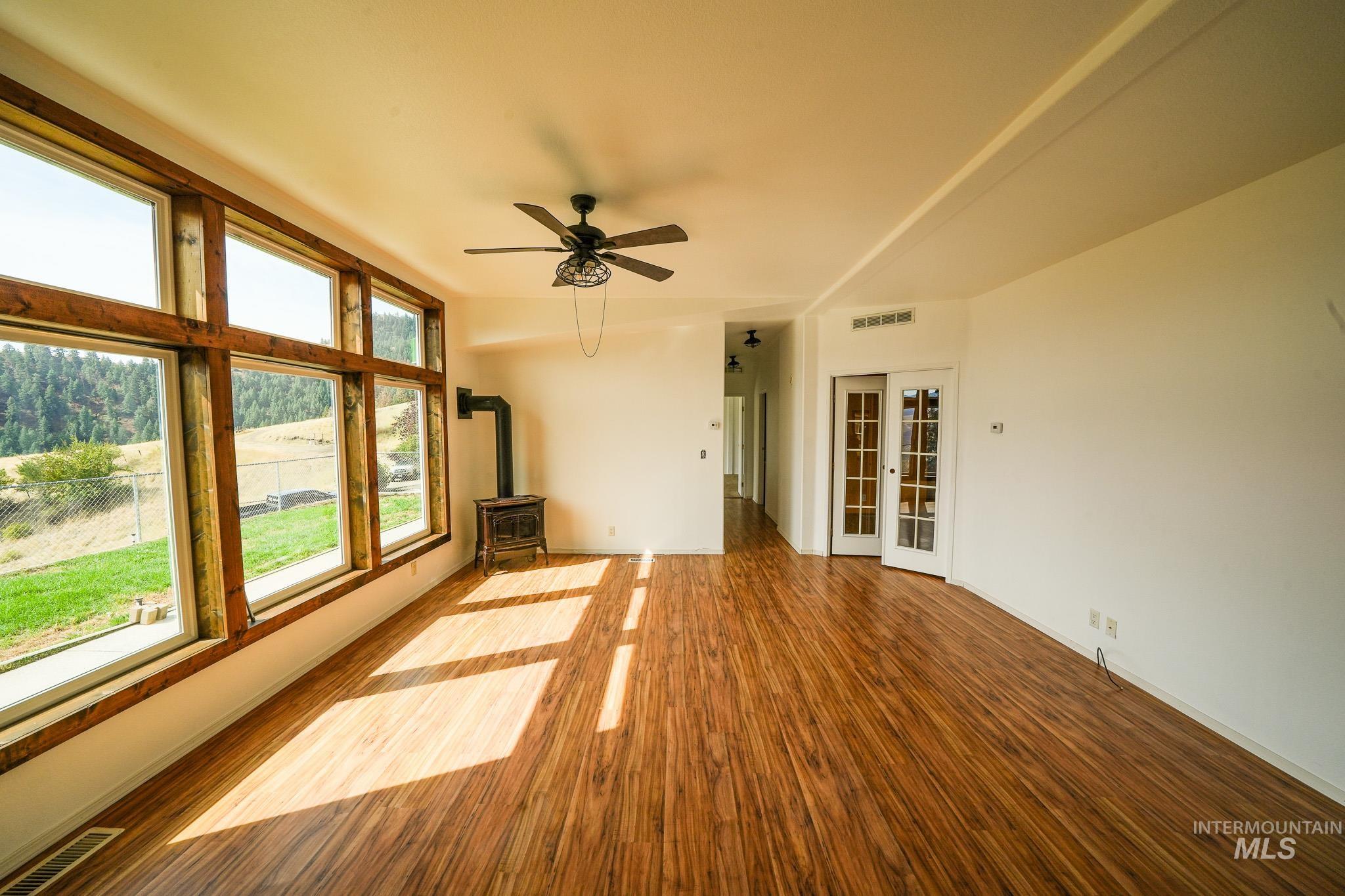 161 Saddle Ridge Road, White Bird, Idaho 83554, 3 Bedrooms, 2.5 Bathrooms, Residential For Sale, Price $545,000,MLS 98997808