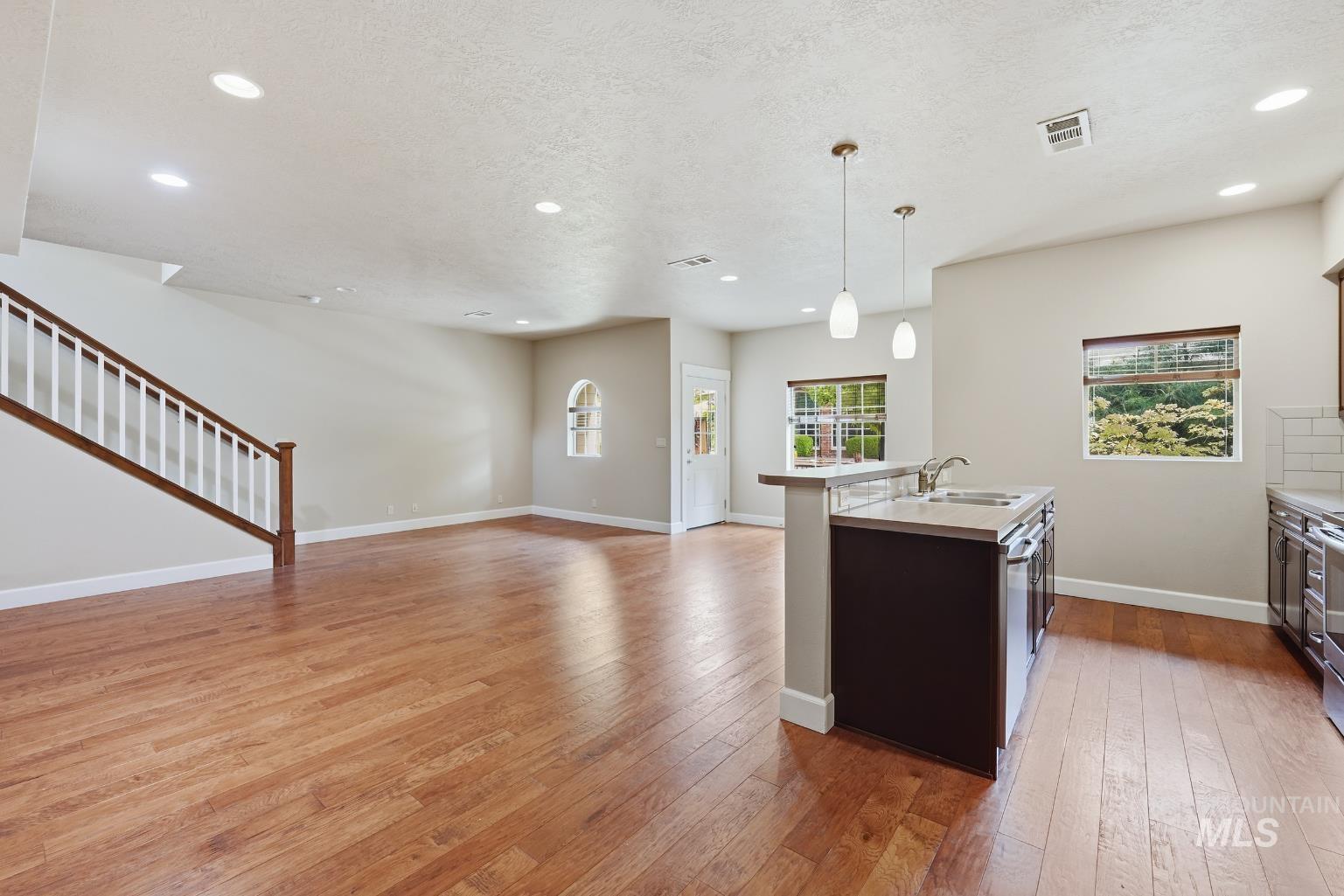 3787 N Woody Ln, Boise, Idaho 83703, 2 Bedrooms, 2.5 Bathrooms, Residential For Sale, Price $599,000,MLS 98997816