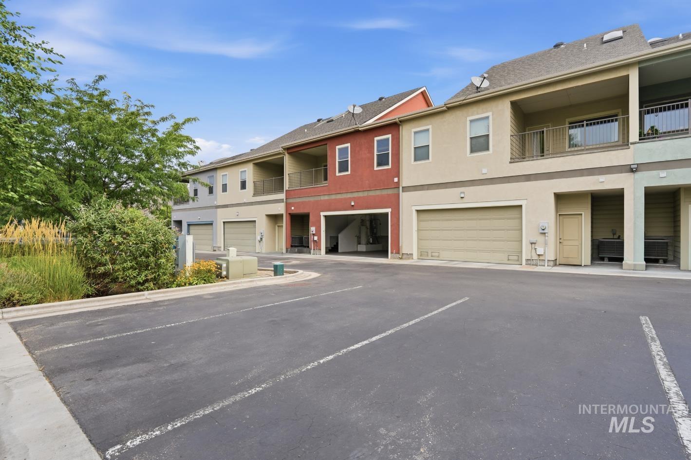 3787 N Woody Ln, Boise, Idaho 83703, 2 Bedrooms, 2.5 Bathrooms, Residential For Sale, Price $599,000,MLS 98997816