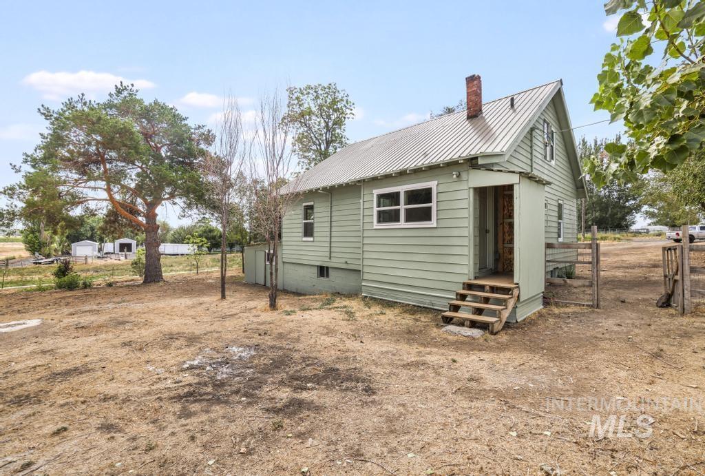 1888 E 2900 S, Wendell, Idaho 83335, 3 Bedrooms, 2 Bathrooms, Residential For Sale, Price $379,000, 98997817