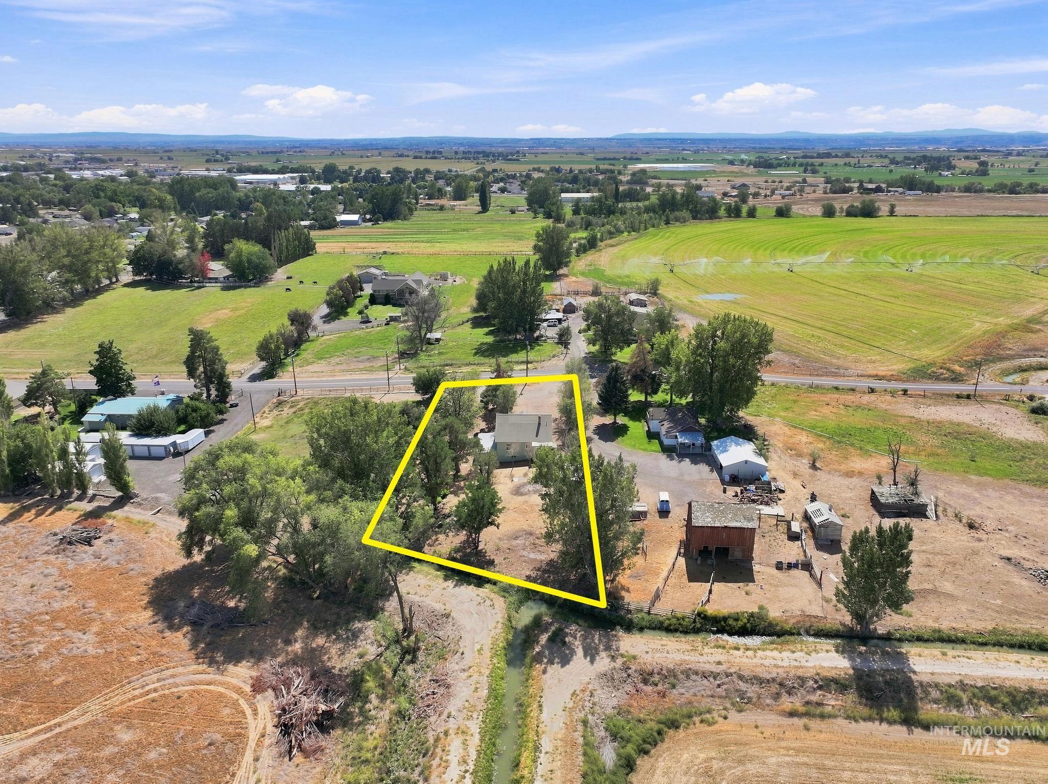 1888 E 2900 S, Wendell, Idaho 83335, 3 Bedrooms, 2 Bathrooms, Residential For Sale, Price $369,000,MLS 98997817