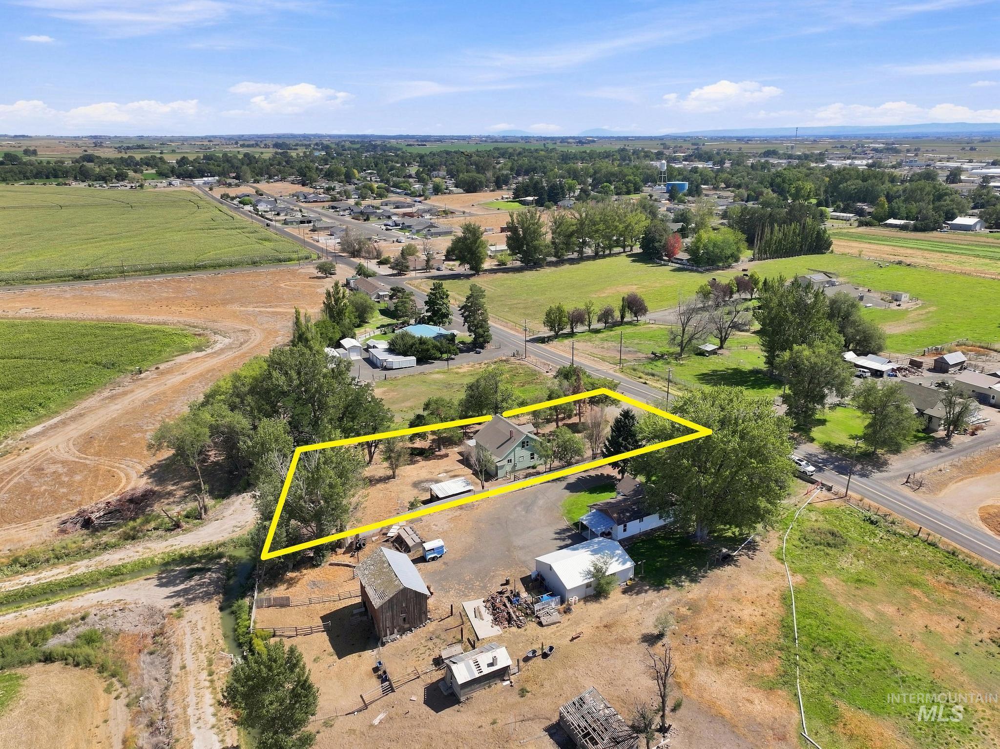 1888 E 2900 S, Wendell, Idaho 83335, 3 Bedrooms, 2 Bathrooms, Residential For Sale, Price $369,000,MLS 98997817