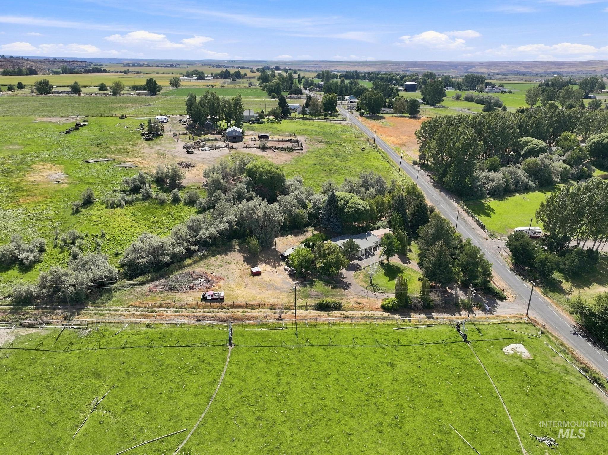 1888 E 2900 S, Wendell, Idaho 83335, 3 Bedrooms, 2 Bathrooms, Residential For Sale, Price $369,000,MLS 98997817
