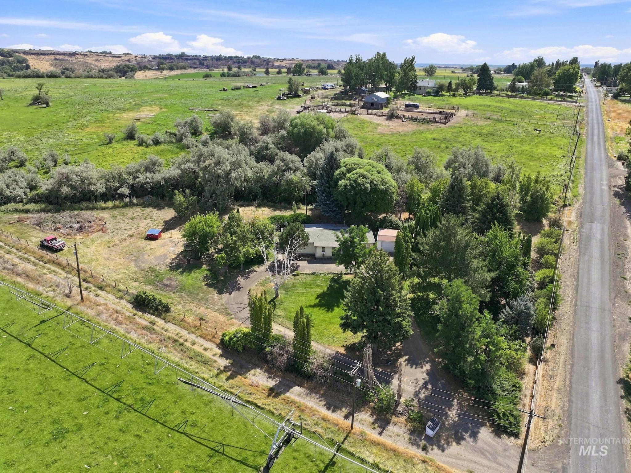1888 E 2900 S, Wendell, Idaho 83335, 3 Bedrooms, 2 Bathrooms, Residential For Sale, Price $369,000,MLS 98997817