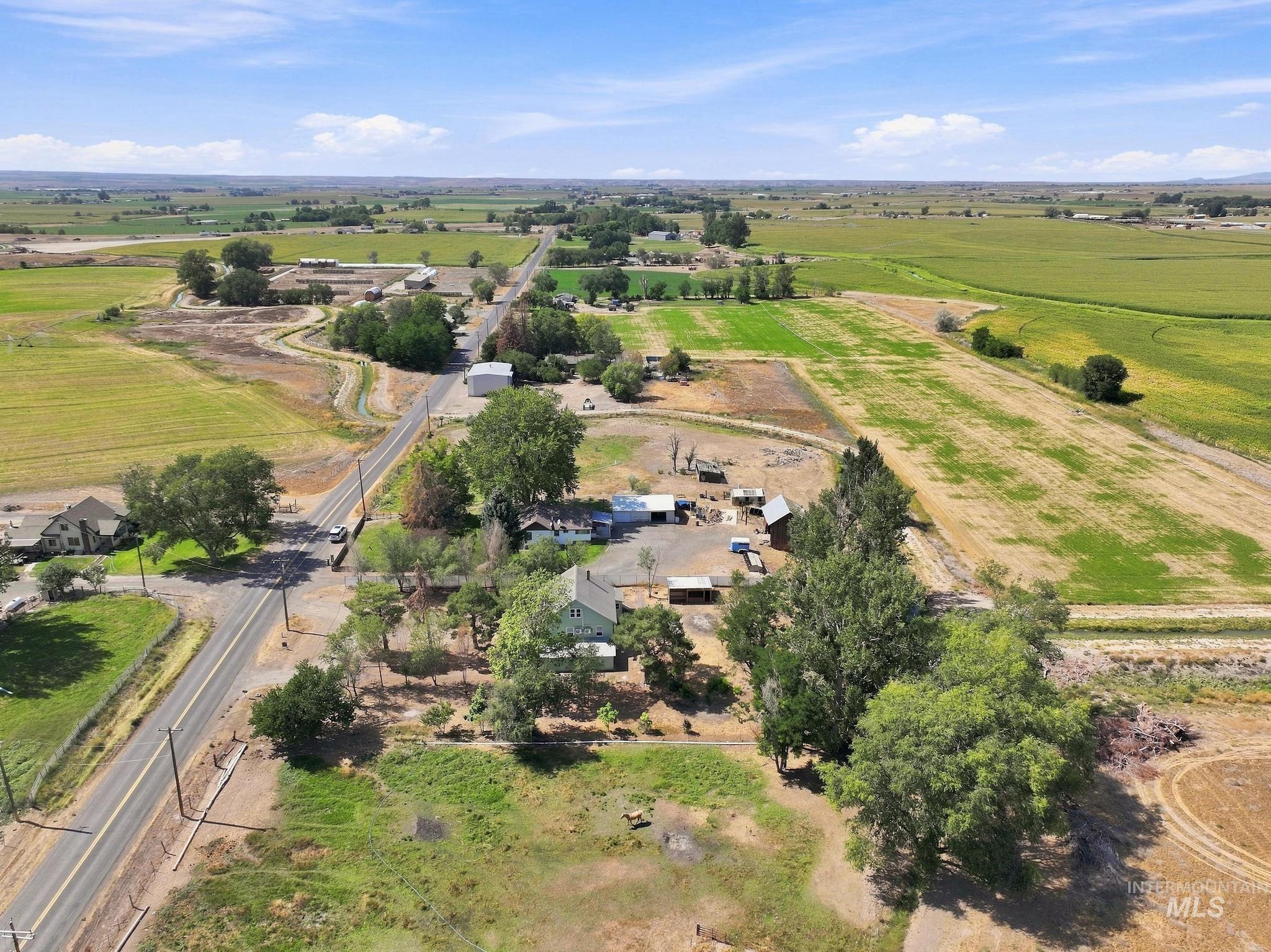 1888 E 2900 S, Wendell, Idaho 83335, 3 Bedrooms, 2 Bathrooms, Residential For Sale, Price $369,000,MLS 98997817