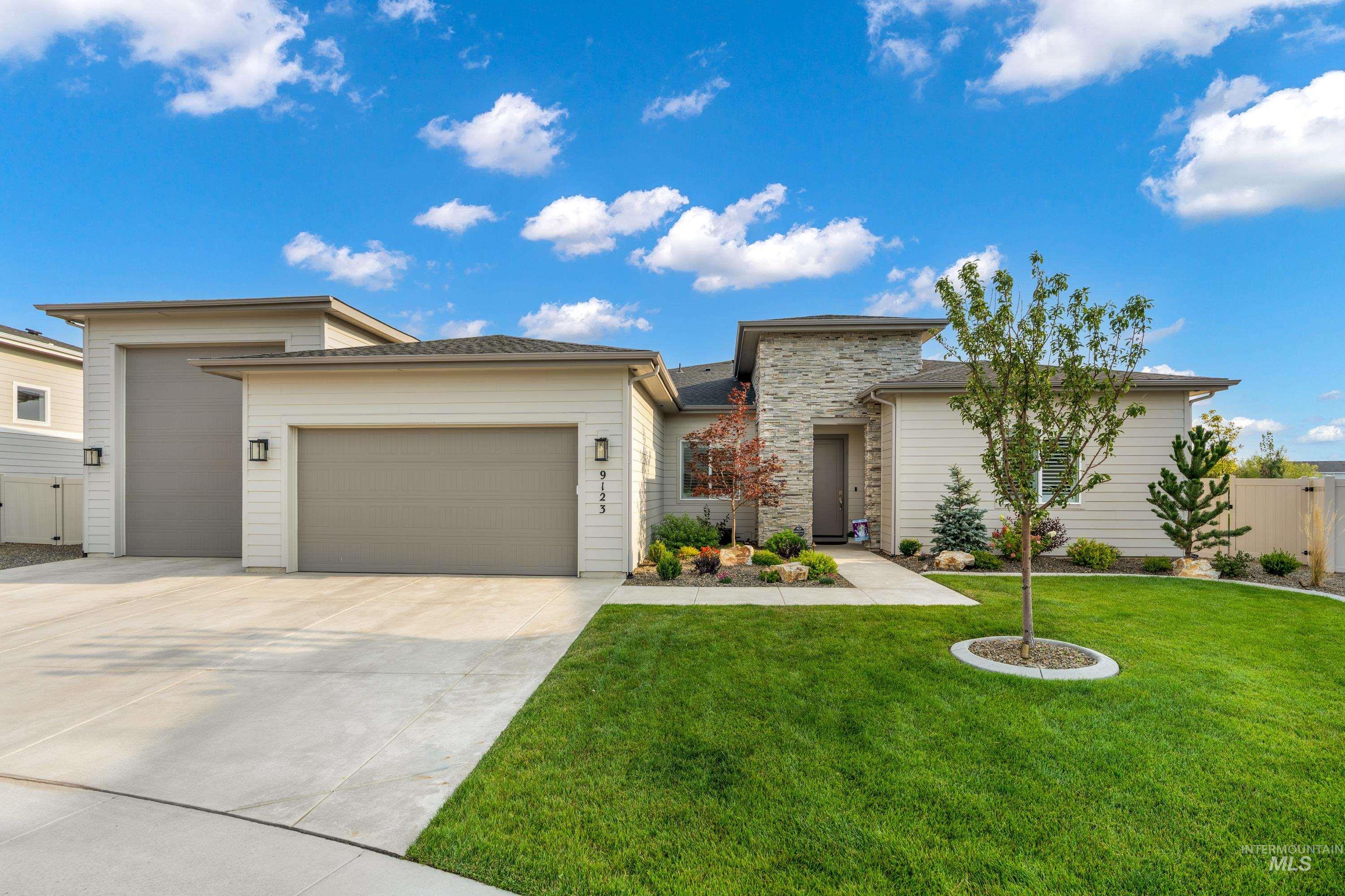 9123 W Patmore Ct, Star, Idaho 83669, 4 Bedrooms, 3 Bathrooms, Residential For Sale, Price $924,350,MLS 98997823
