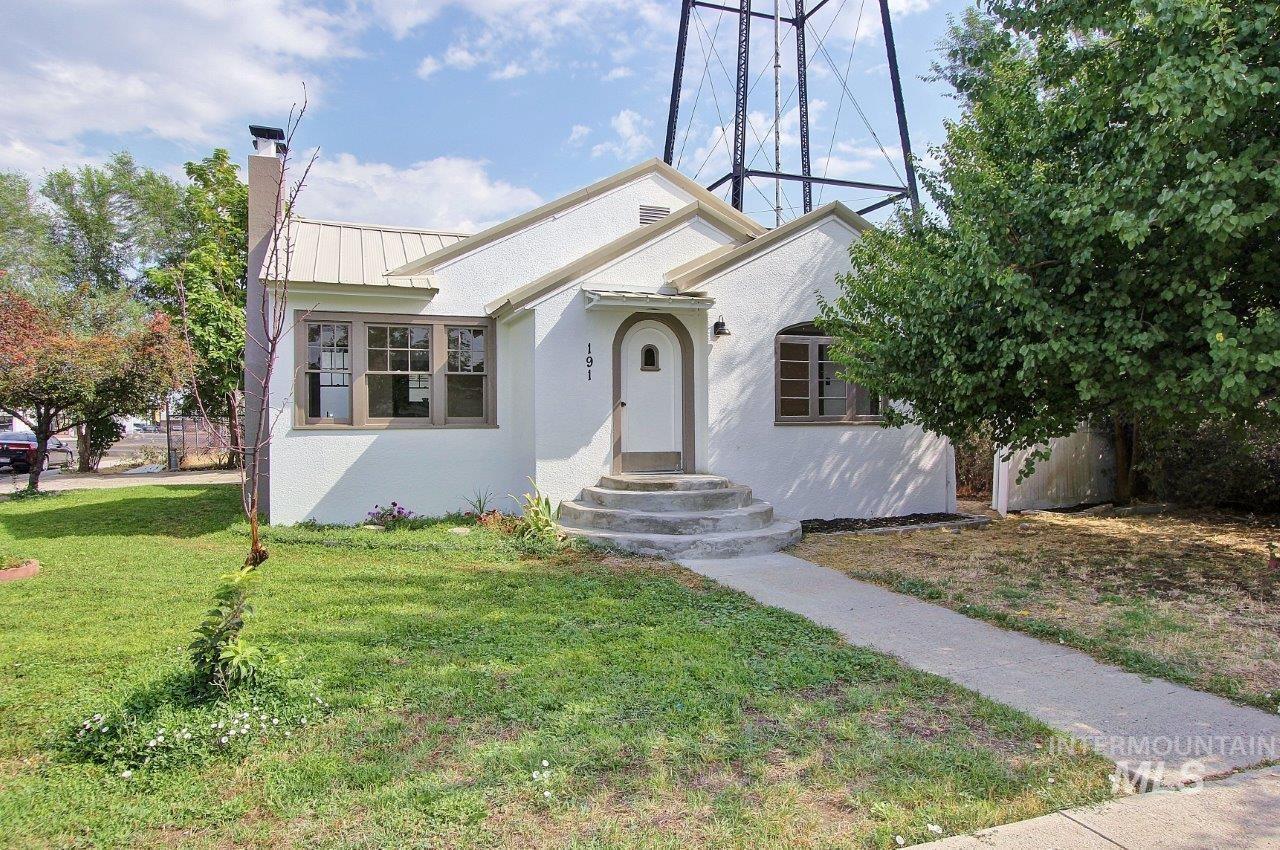 191 SW 5TH Ave, Ontario, Oregon 97914, 3 Bedrooms, 2 Bathrooms, Residential Income For Sale, Price $330,000,MLS 98997831