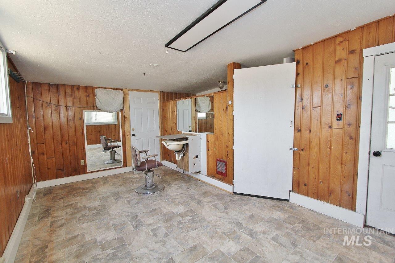 191 SW 5TH Ave, Ontario, Oregon 97914, 3 Bedrooms, 2 Bathrooms, Residential Income For Sale, Price $330,000,MLS 98997831