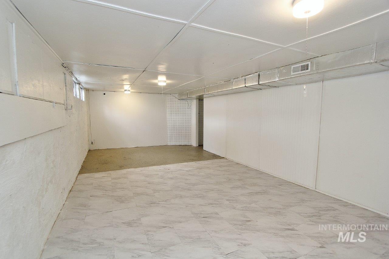 191 SW 5TH Ave, Ontario, Oregon 97914, 3 Bedrooms, 2 Bathrooms, Residential Income For Sale, Price $330,000,MLS 98997831