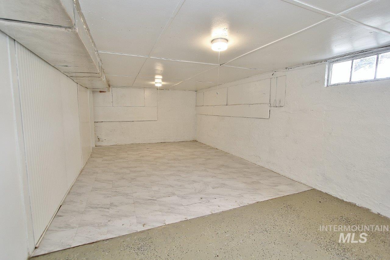 191 SW 5TH Ave, Ontario, Oregon 97914, 3 Bedrooms, 2 Bathrooms, Residential Income For Sale, Price $330,000,MLS 98997831