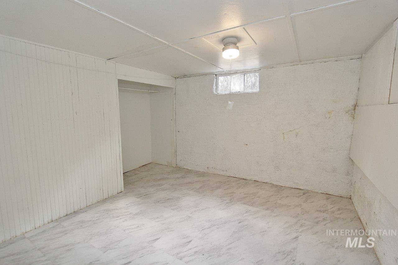 191 SW 5TH Ave, Ontario, Oregon 97914, 3 Bedrooms, 2 Bathrooms, Residential Income For Sale, Price $330,000,MLS 98997831