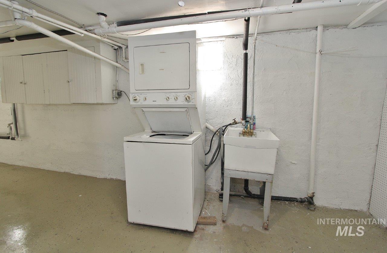191 SW 5TH Ave, Ontario, Oregon 97914, 3 Bedrooms, 2 Bathrooms, Residential Income For Sale, Price $330,000,MLS 98997831