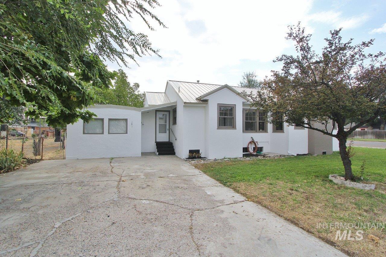 191 SW 5TH Ave, Ontario, Oregon 97914, 3 Bedrooms, 2 Bathrooms, Residential Income For Sale, Price $330,000,MLS 98997831