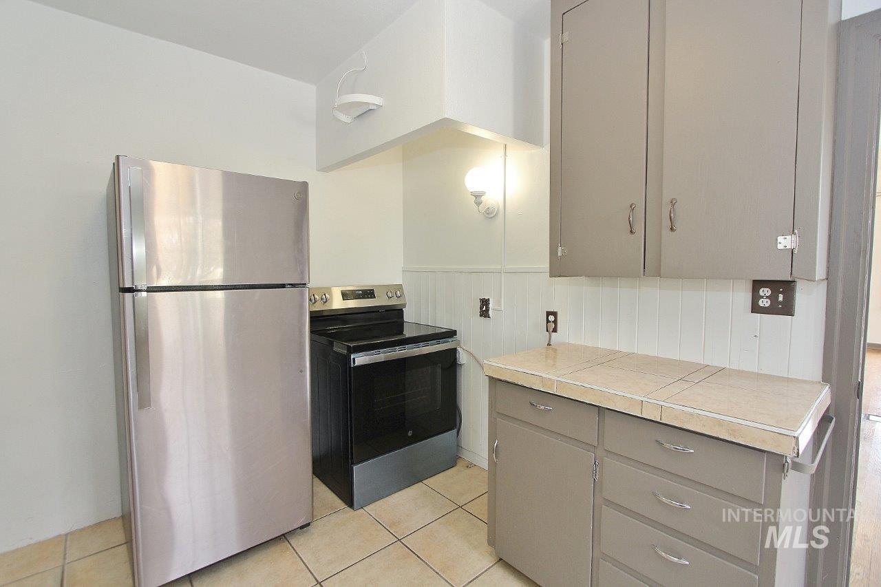 191 SW 5TH Ave, Ontario, Oregon 97914, 3 Bedrooms, 2 Bathrooms, Residential Income For Sale, Price $330,000,MLS 98997831
