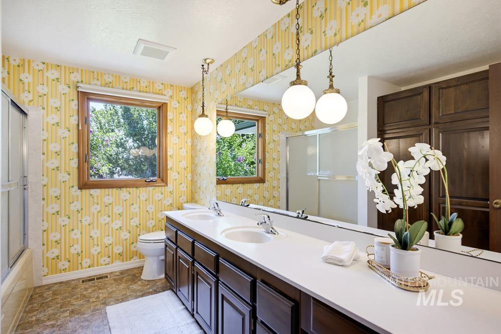 2165 E Springwood Dr, Meridian, Idaho 83642, 6 Bedrooms, 3.5 Bathrooms, Residential For Sale, Price $824,900,MLS 98997909