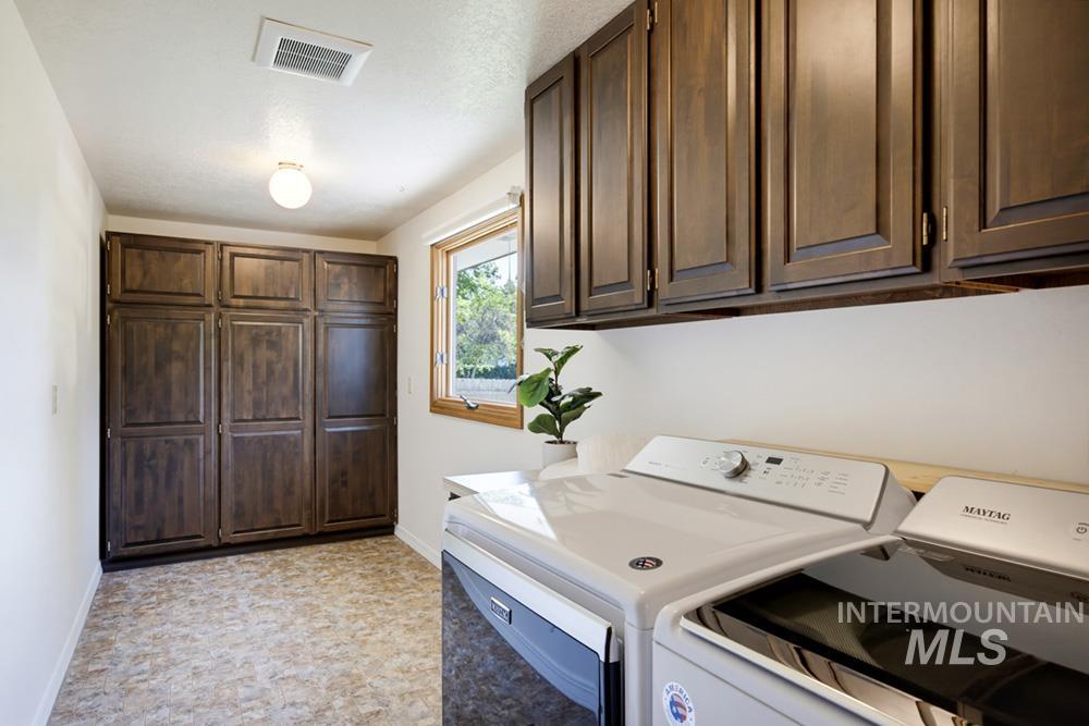 2165 E Springwood Dr, Meridian, Idaho 83642, 6 Bedrooms, 3.5 Bathrooms, Residential For Sale, Price $824,900,MLS 98997909